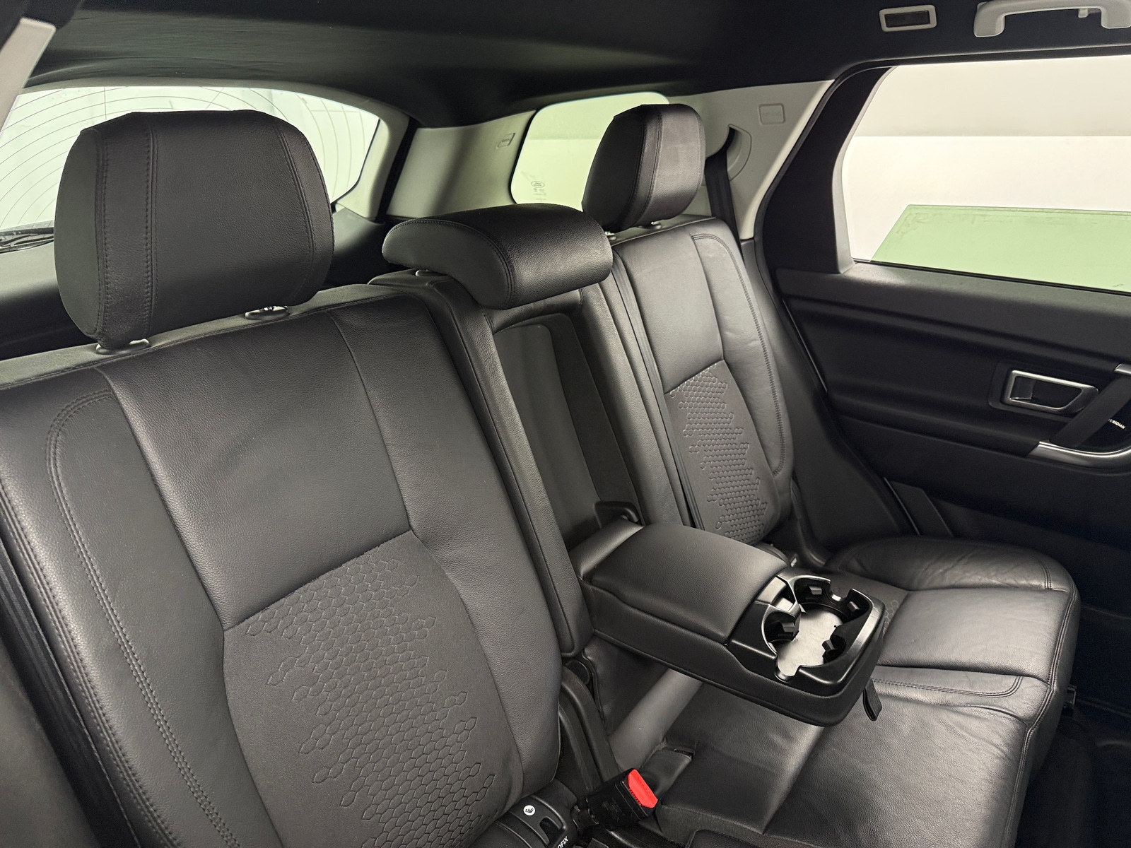 Thumbnail: 2017 Land Rover Discovery Sport - 5