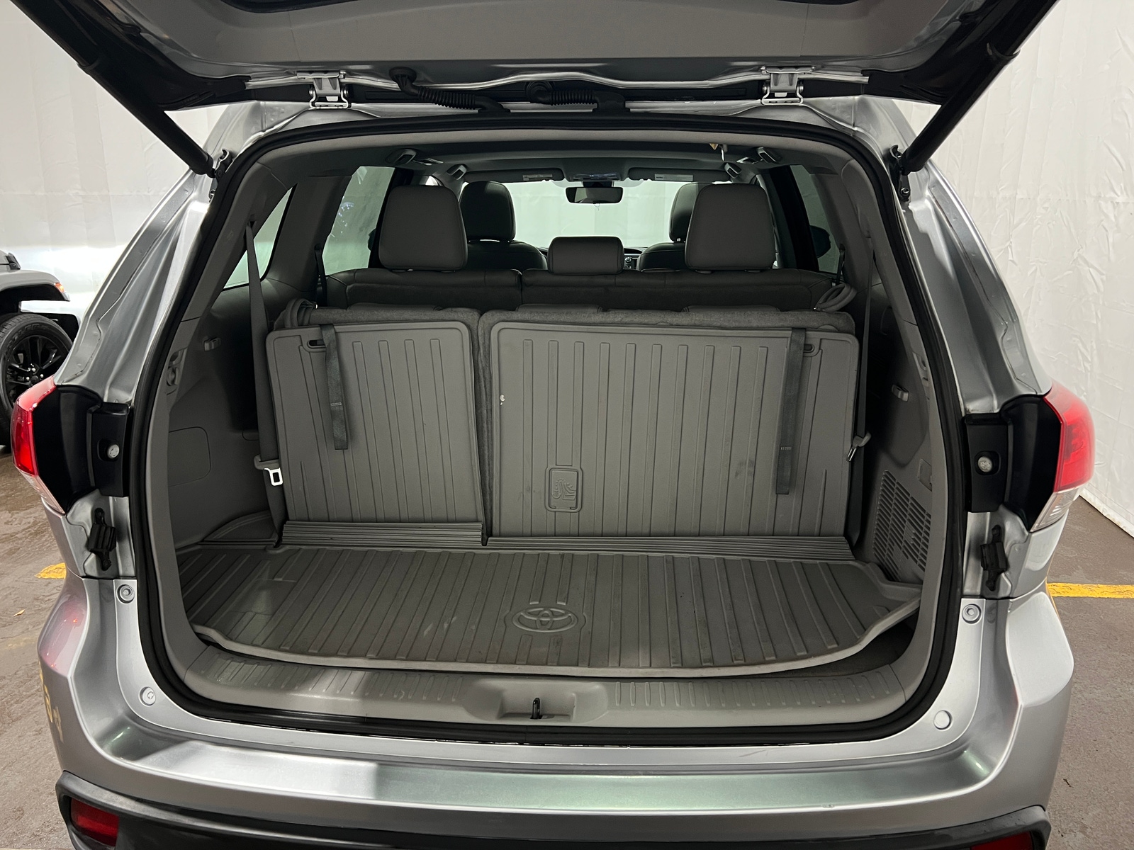 Thumbnail: 2017 Toyota Highlander - 6