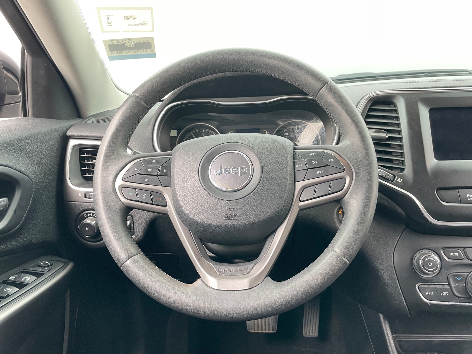 Thumbnail: 2020 Jeep Cherokee - 5