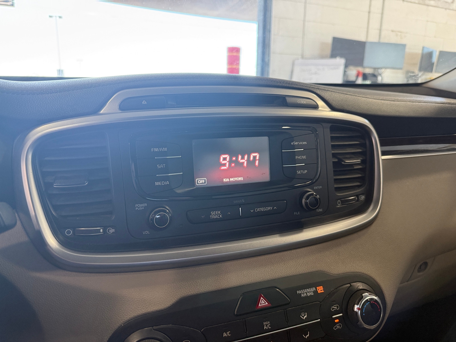 Thumbnail: 2016 Kia Sorento - 4