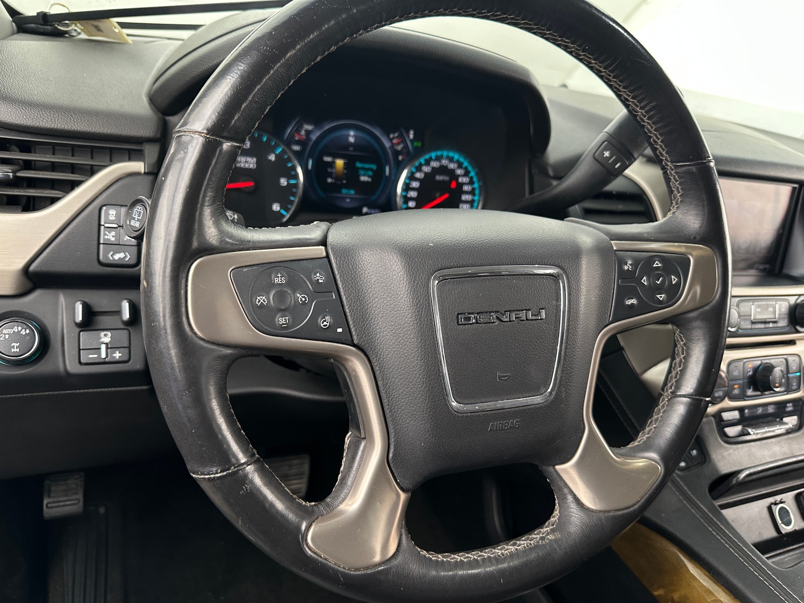 Thumbnail: 2017 GMC Yukon XL - 4