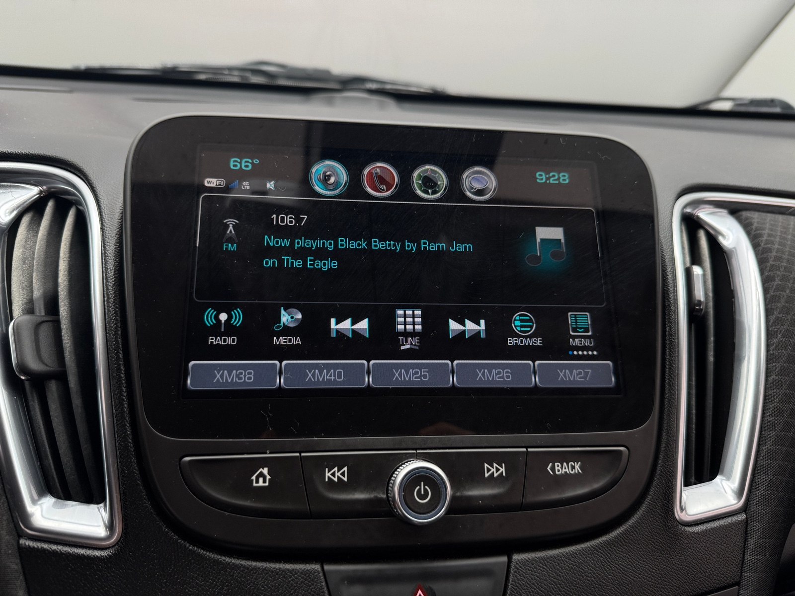 Thumbnail: 2018 Chevrolet Malibu - 4