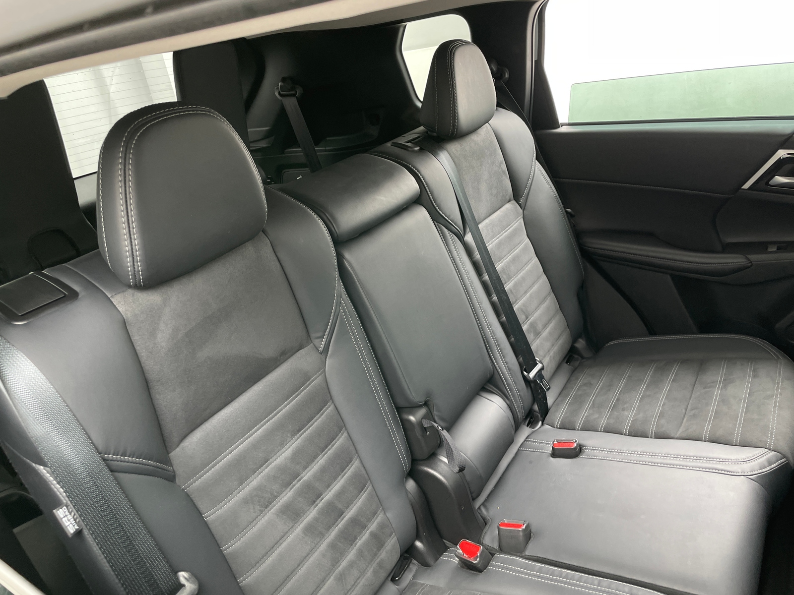 Thumbnail: 2023 Mitsubishi Outlander - 5