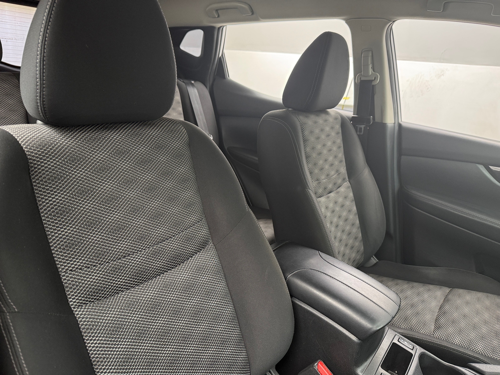 Thumbnail: 2017 Nissan Rogue Sport - 2