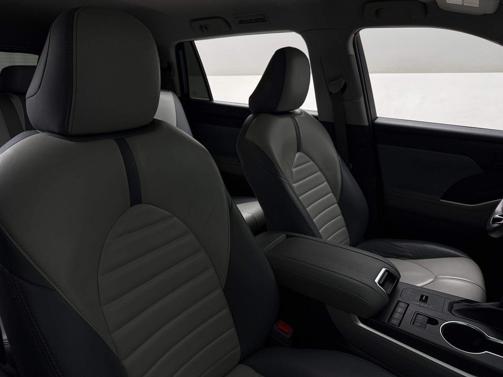 Thumbnail: 2021 Toyota Highlander - 2
