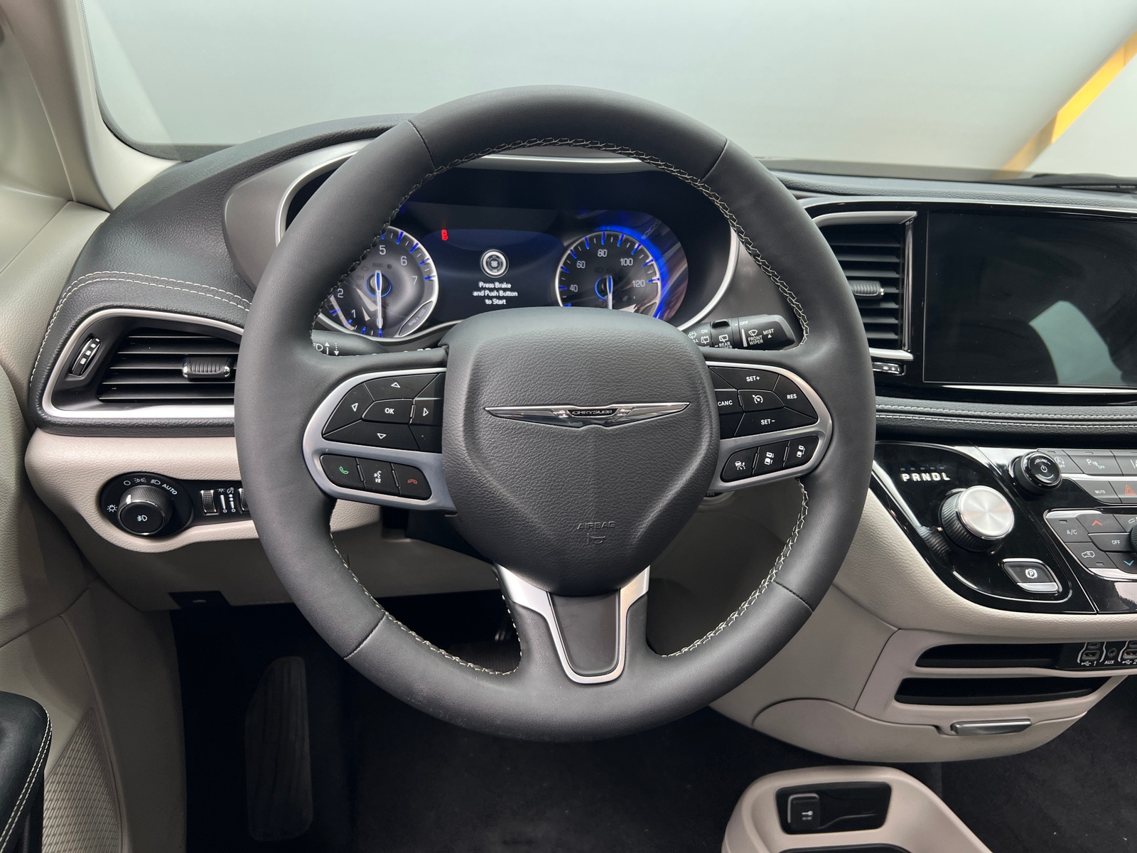 Thumbnail: 2023 Chrysler Pacifica - 4