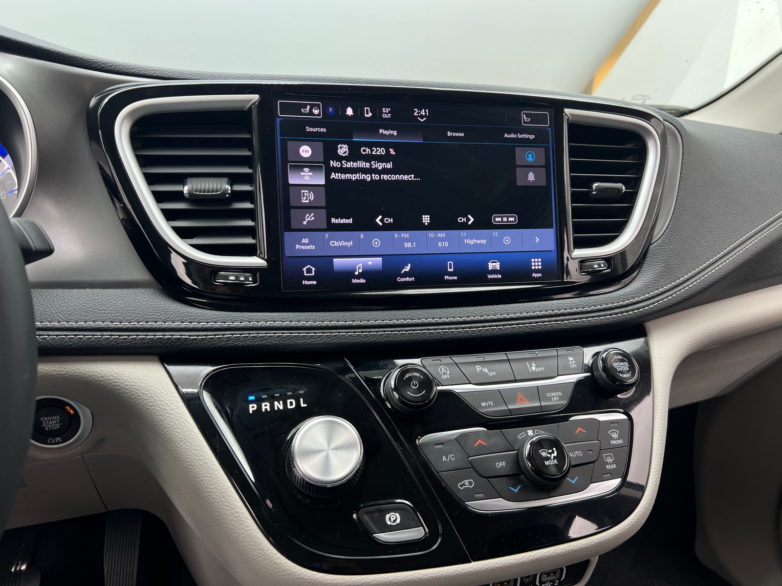 Thumbnail: 2023 Chrysler Pacifica - 3