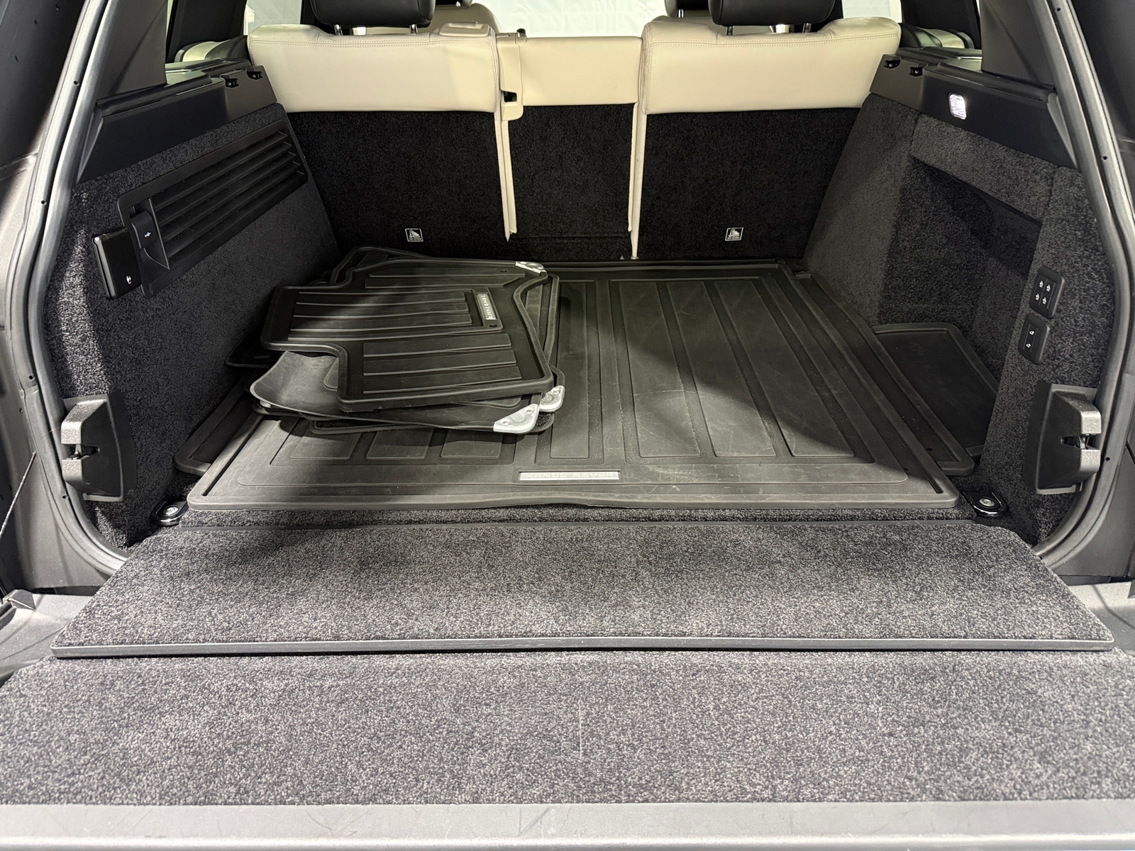 Thumbnail: 2018 Land Rover Range Rover - 6