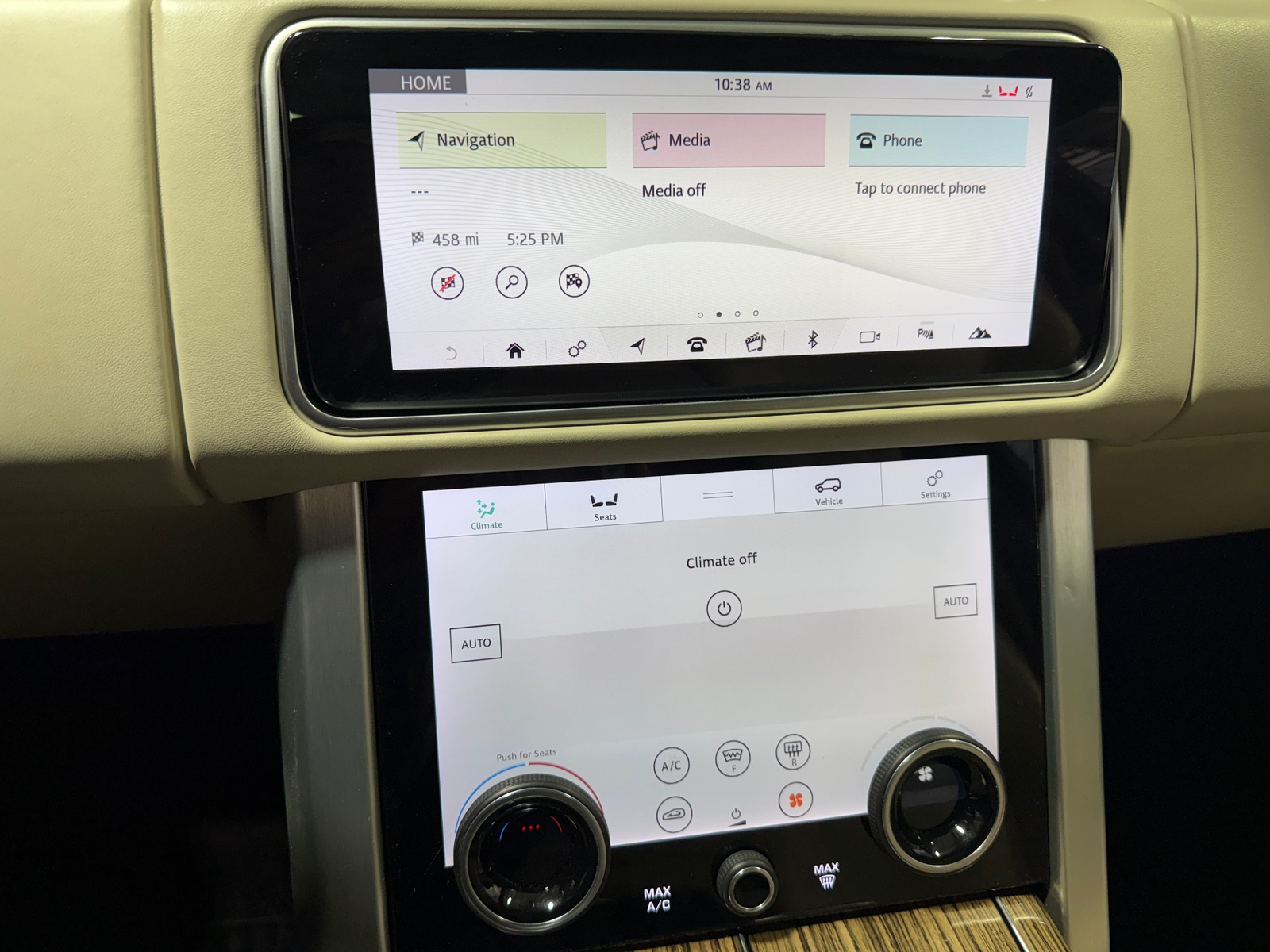 Thumbnail: 2018 Land Rover Range Rover - 3