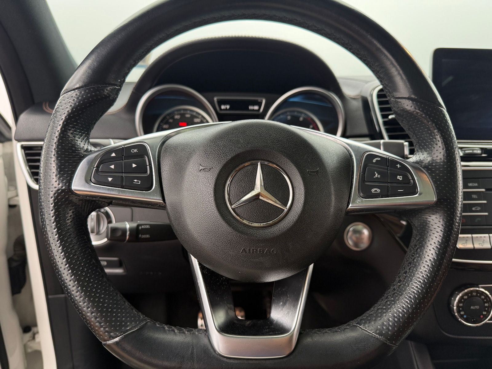 Thumbnail: 2017 Mercedes-Benz GLE - 4