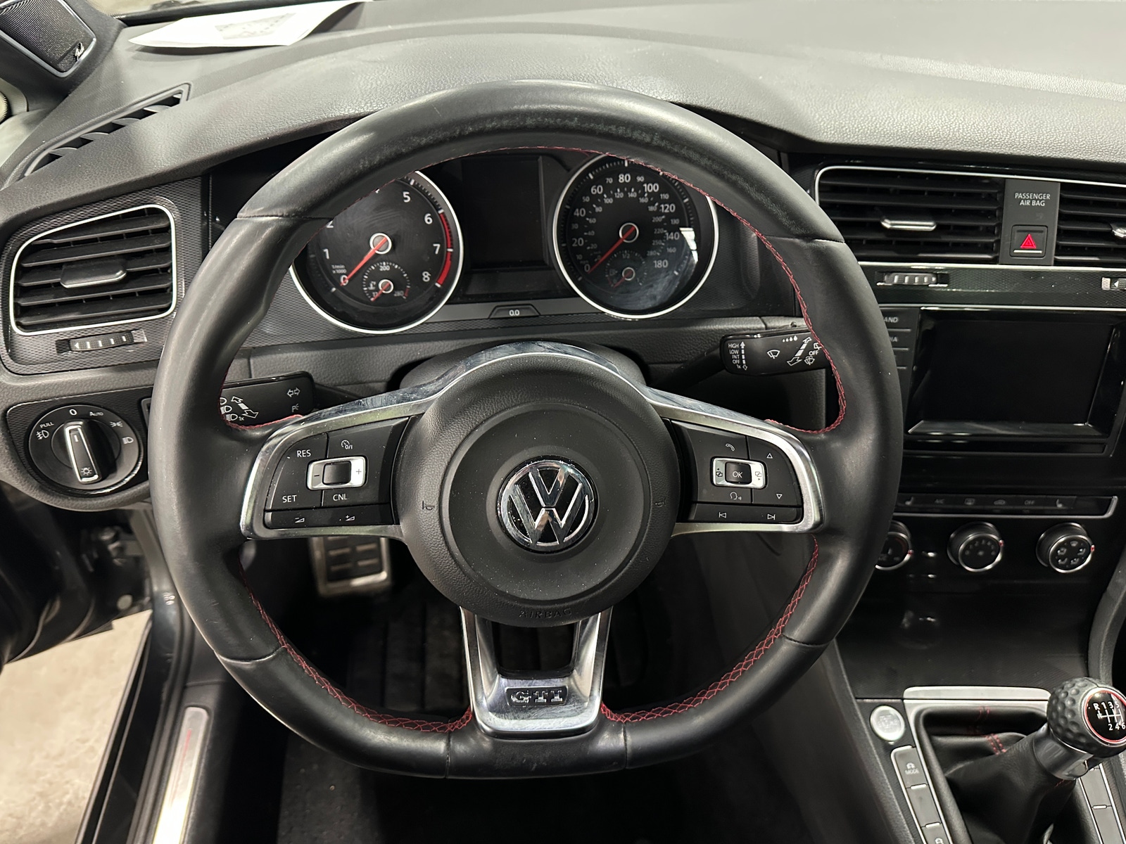 Thumbnail: 2015 Volkswagen Golf - 5