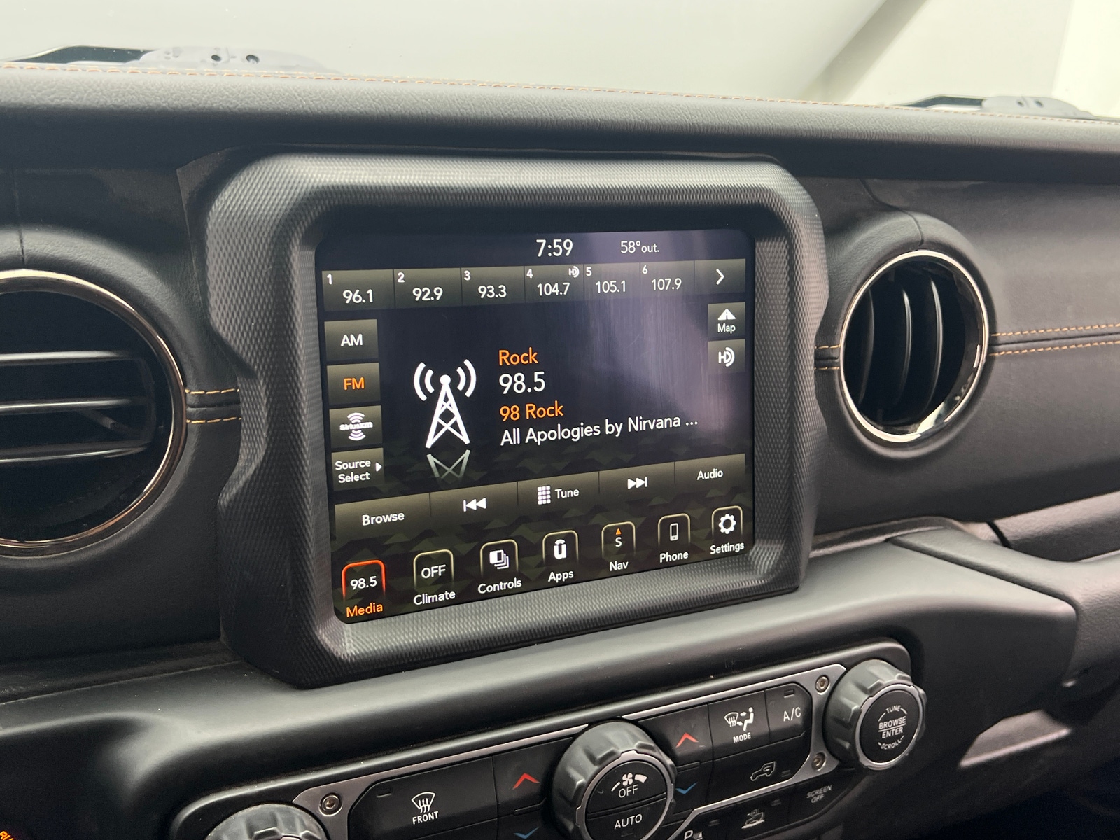 Thumbnail: 2023 Jeep Gladiator - 3