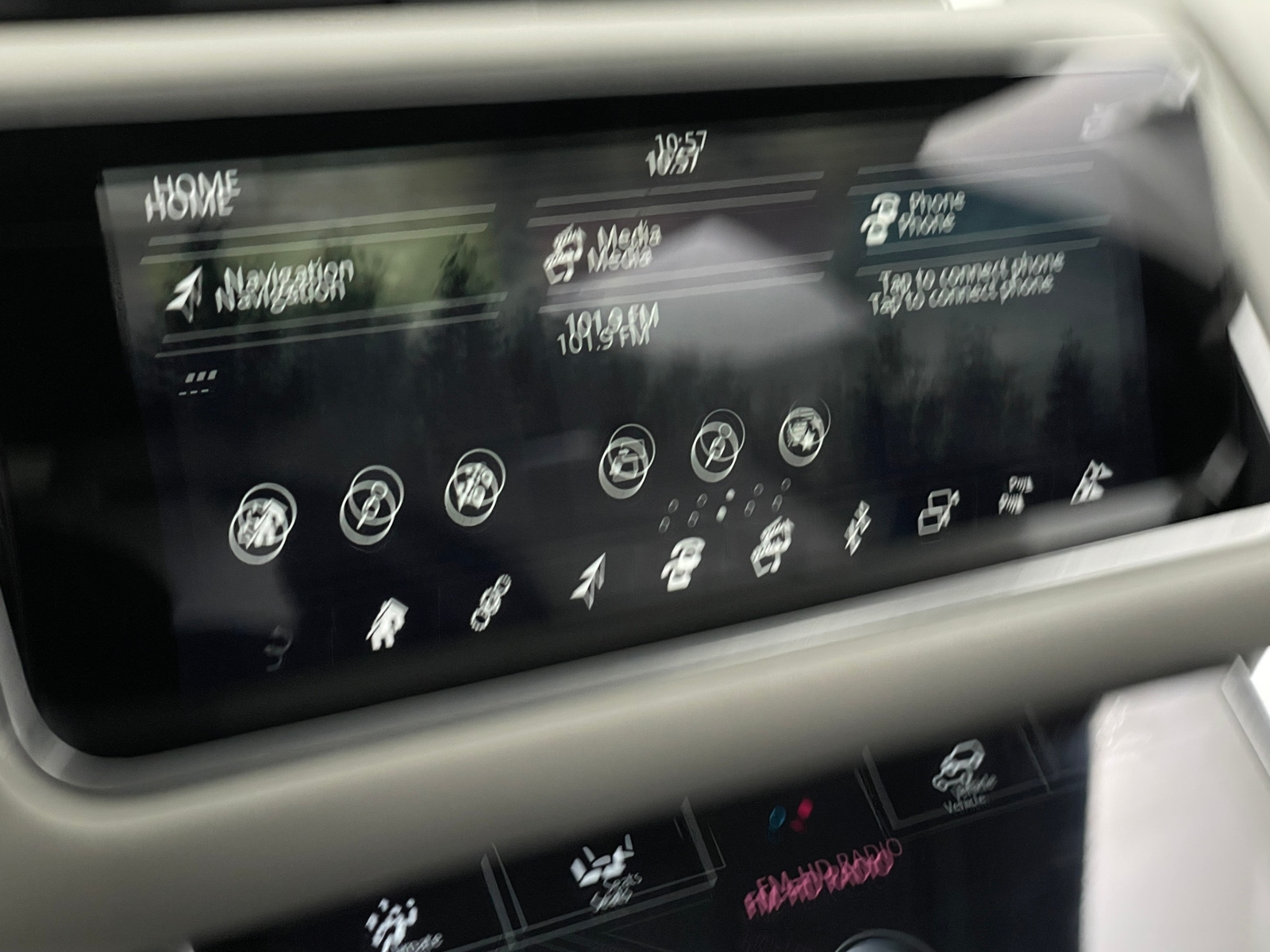 Thumbnail: 2018 Land Rover Range Rover Sport - 3