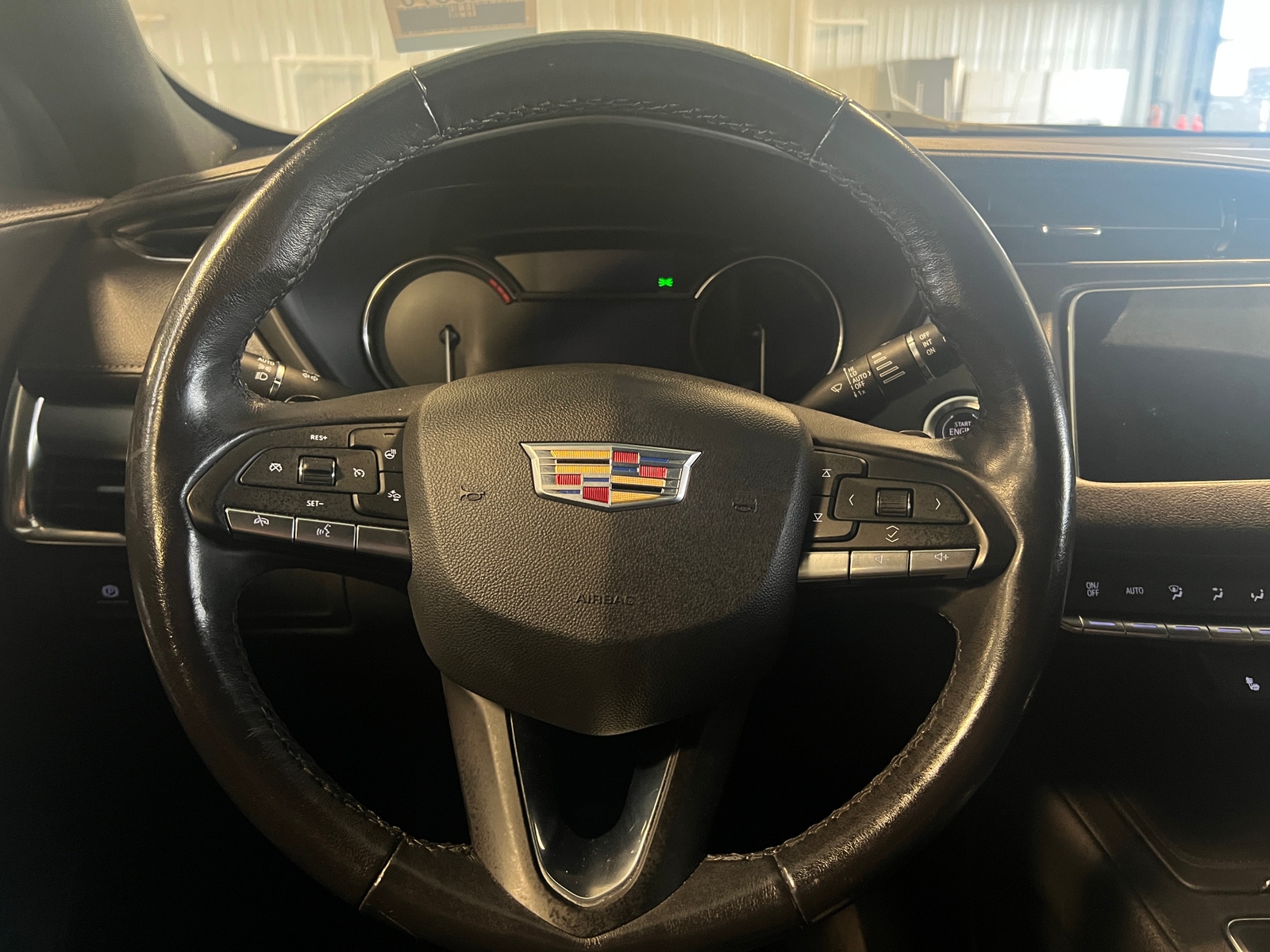 Thumbnail: 2023 Cadillac XT4 - 4