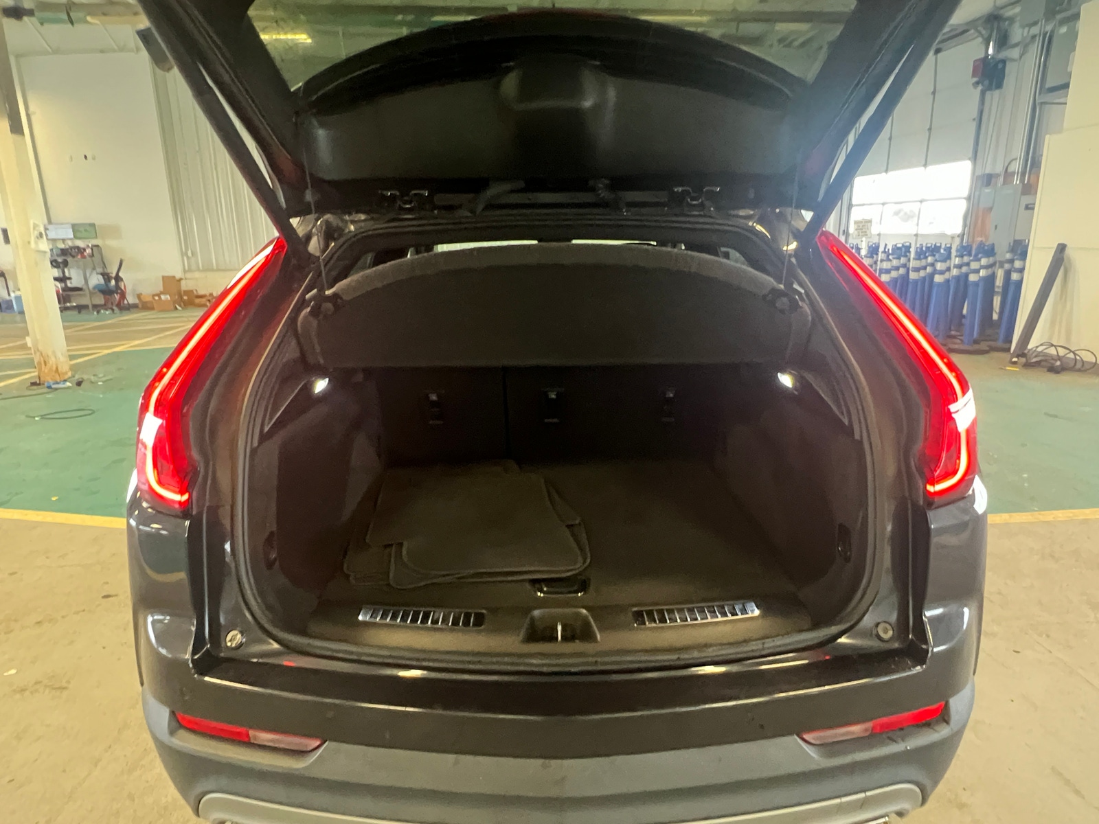 Thumbnail: 2023 Cadillac XT4 - 6