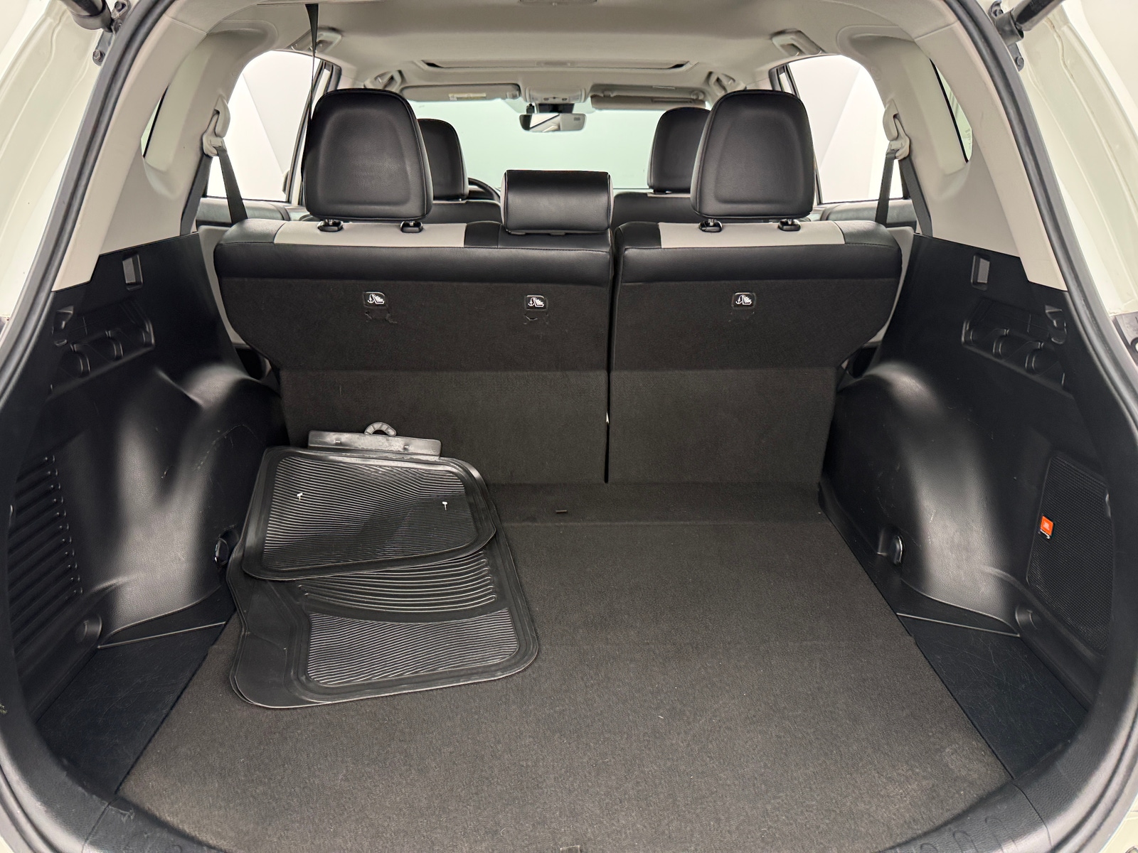 Thumbnail: 2017 Toyota RAV4 - 6