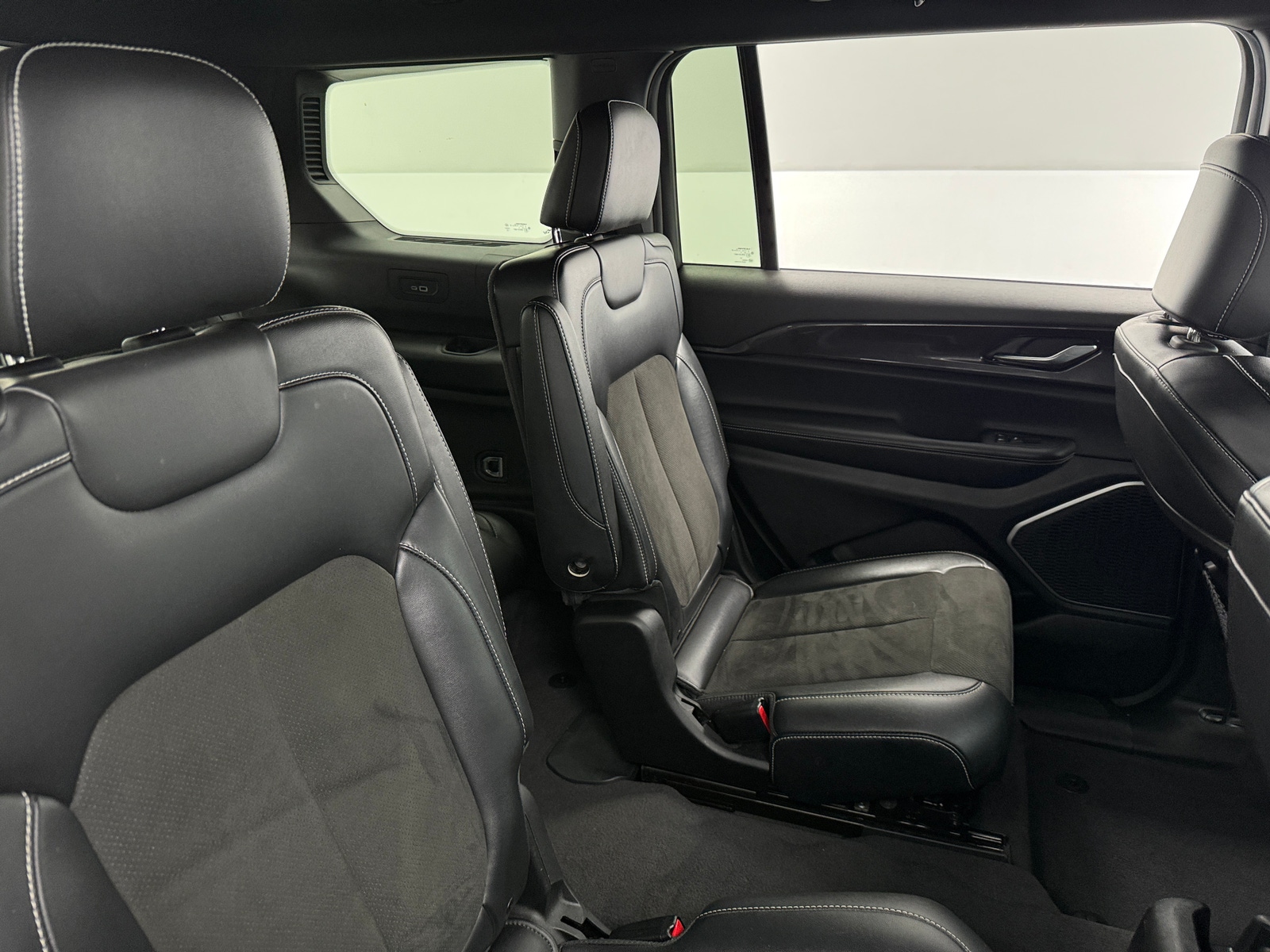 Thumbnail: 2022 Jeep Grand Cherokee L - 5