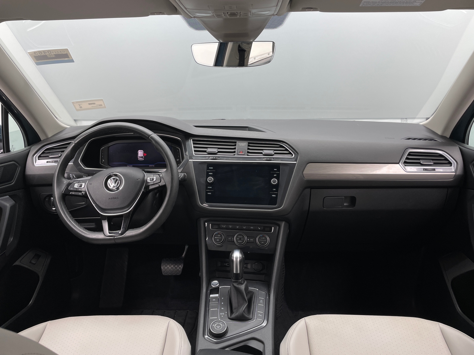 Thumbnail: 2020 Volkswagen Tiguan - 2