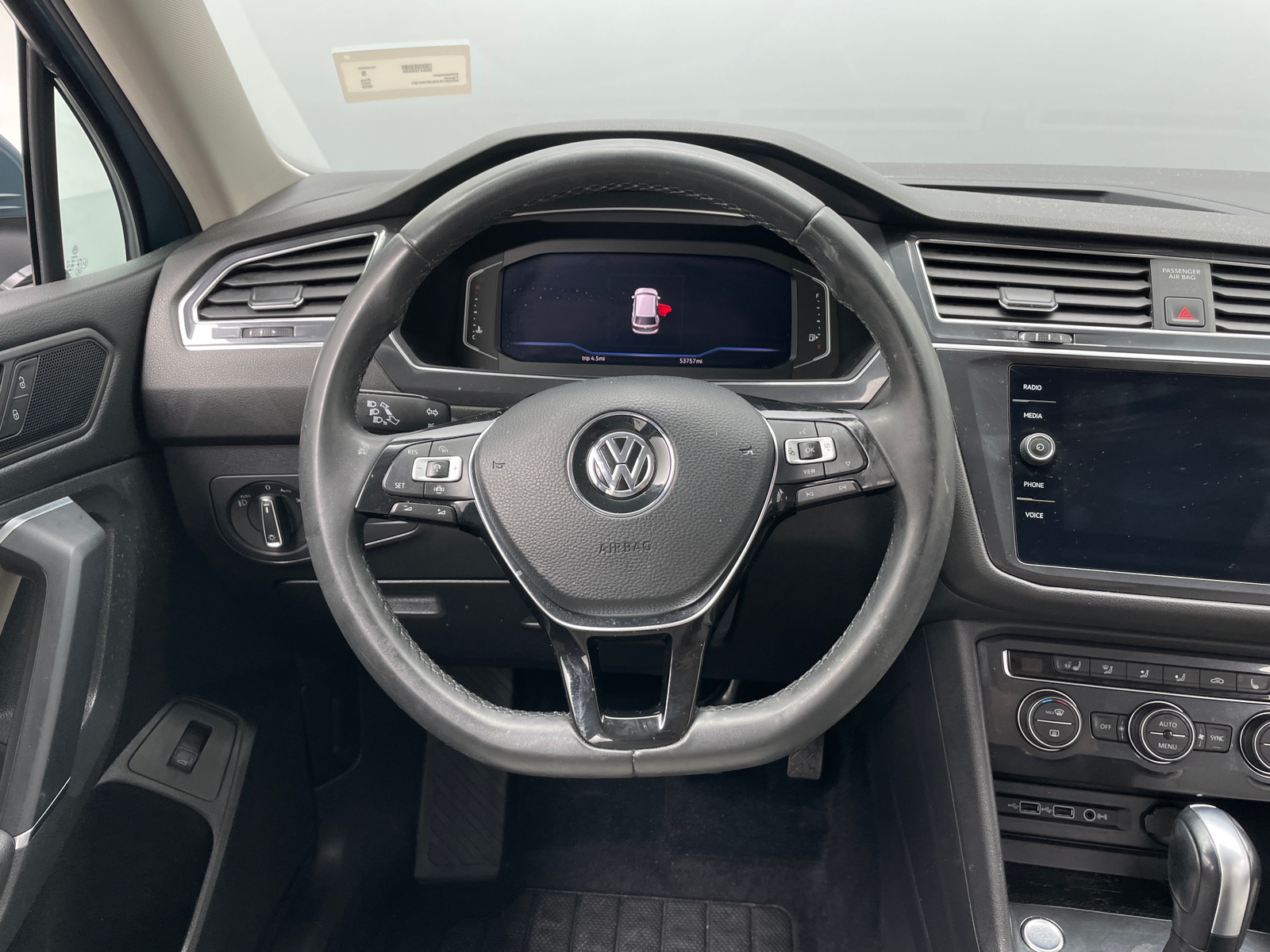 Thumbnail: 2020 Volkswagen Tiguan - 4