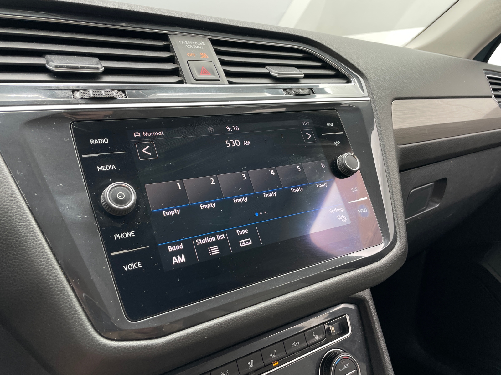 Thumbnail: 2020 Volkswagen Tiguan - 3