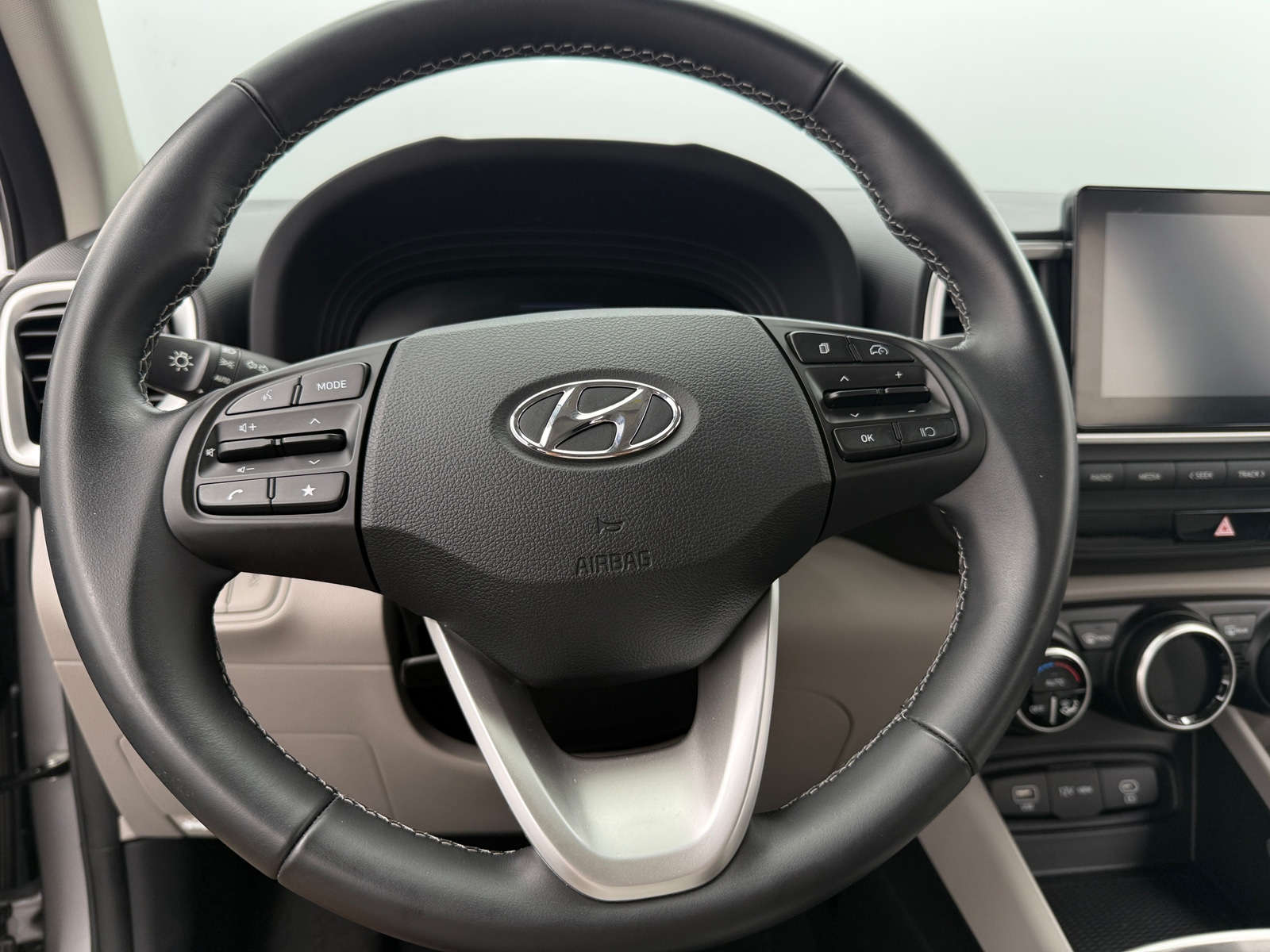 Thumbnail: 2023 Hyundai Venue - 5