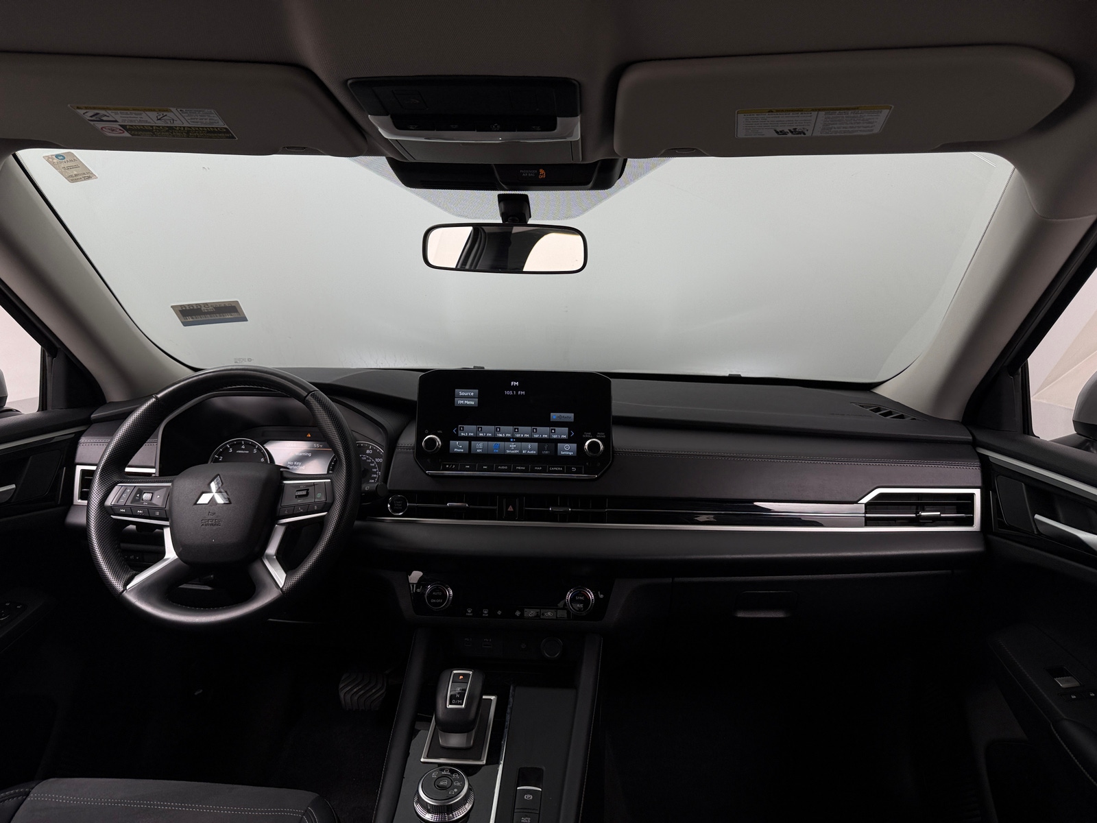 Thumbnail: 2024 Mitsubishi Outlander - 3