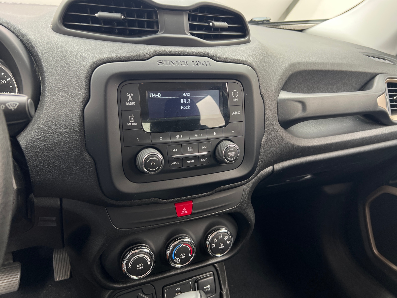 Thumbnail: 2017 Jeep Renegade - 4