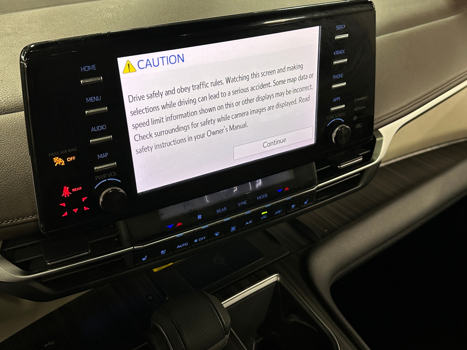 Thumbnail: 2021 Toyota Sienna - 3