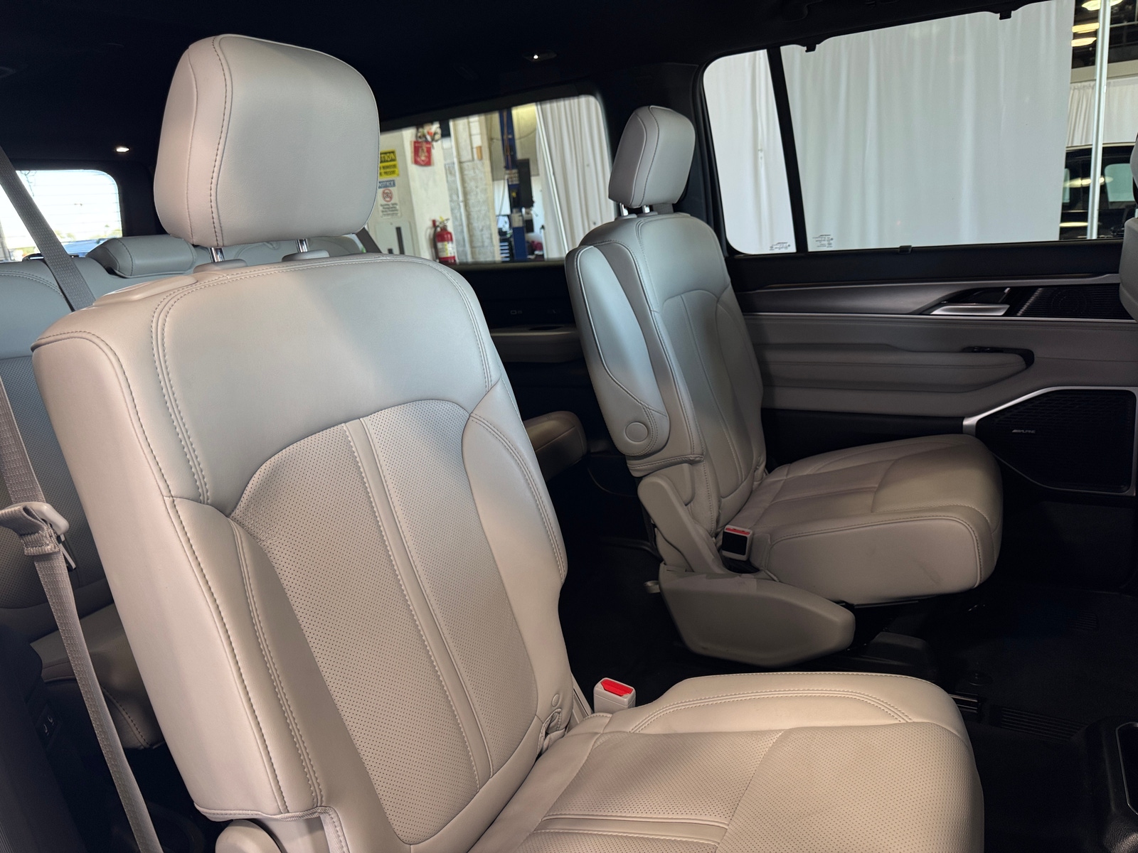 Thumbnail: 2025 Jeep Wagoneer - 5