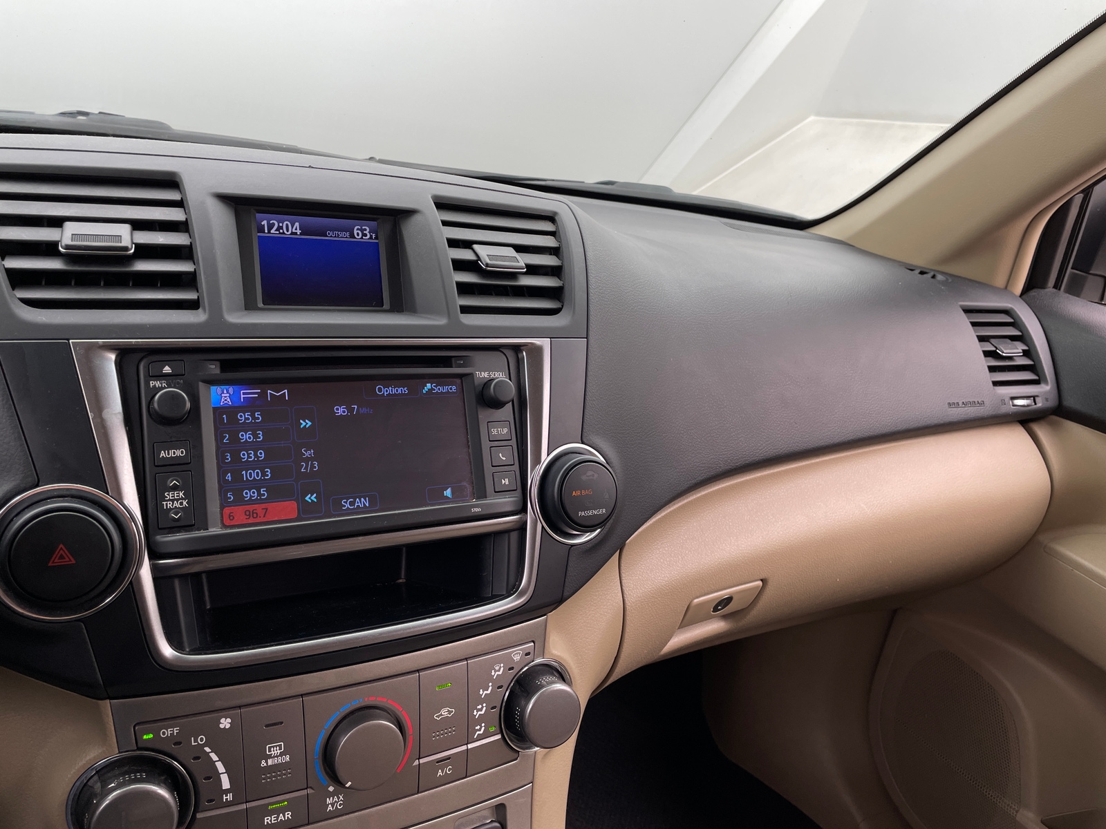 Thumbnail: 2013 Toyota Highlander - 3