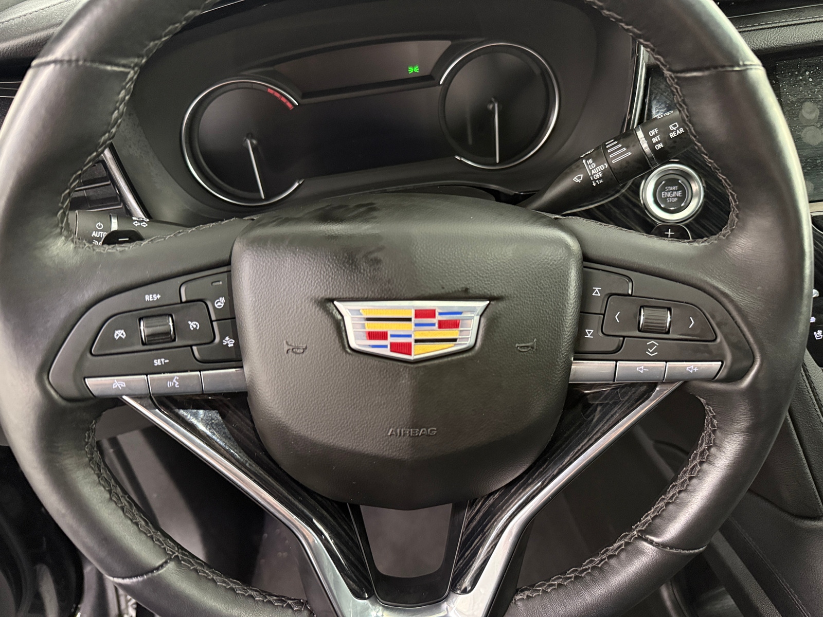 Thumbnail: 2025 Cadillac XT6 - 4