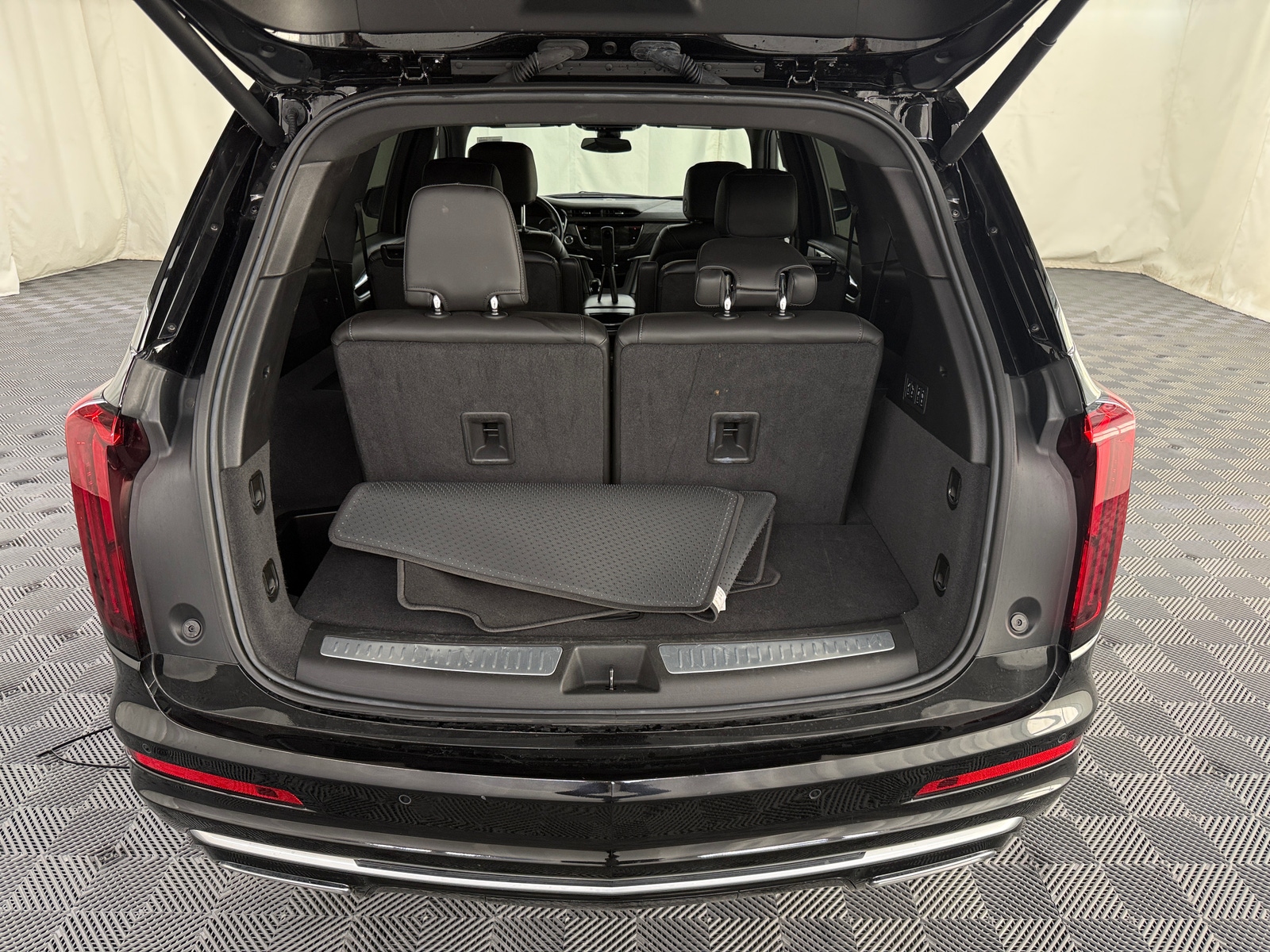 Thumbnail: 2025 Cadillac XT6 - 6