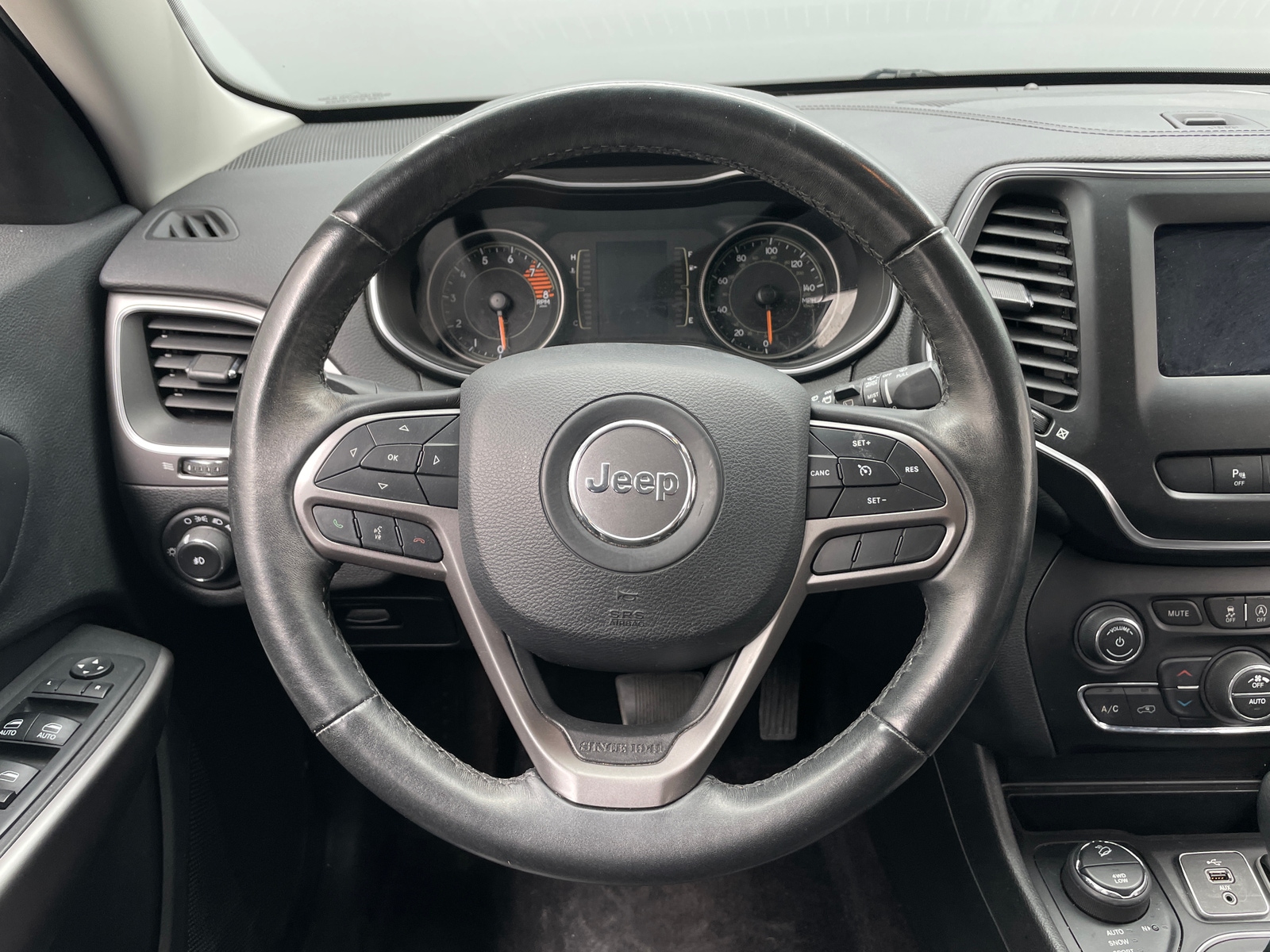 Thumbnail: 2019 Jeep Cherokee - 5