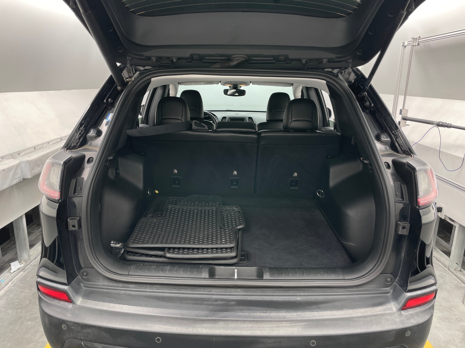 Thumbnail: 2019 Jeep Cherokee - 7