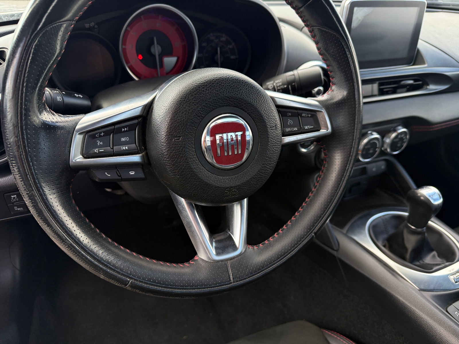 Thumbnail: 2017 Fiat 124 Spider - 4