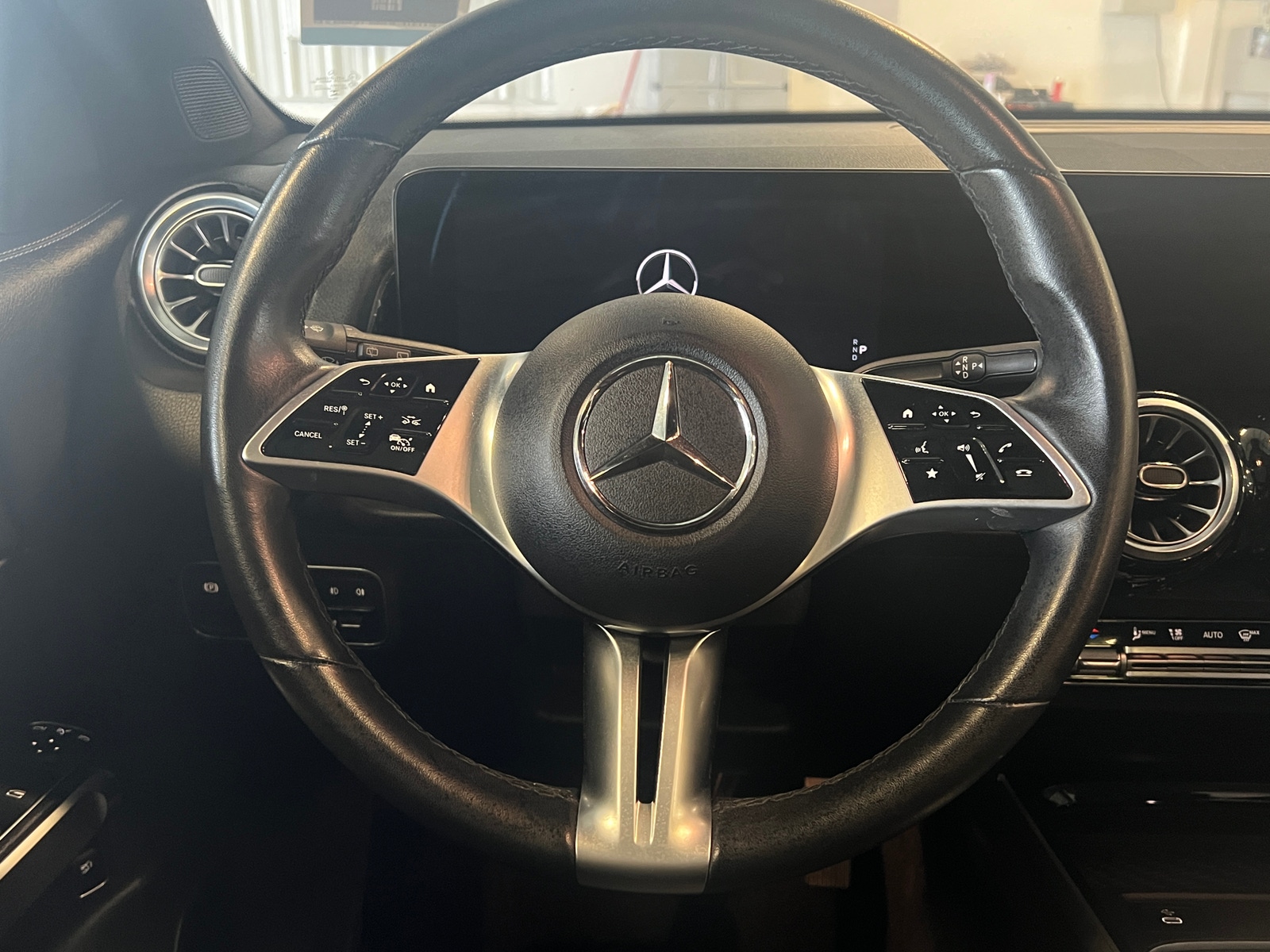 Thumbnail: 2024 Mercedes-Benz GLB - 4