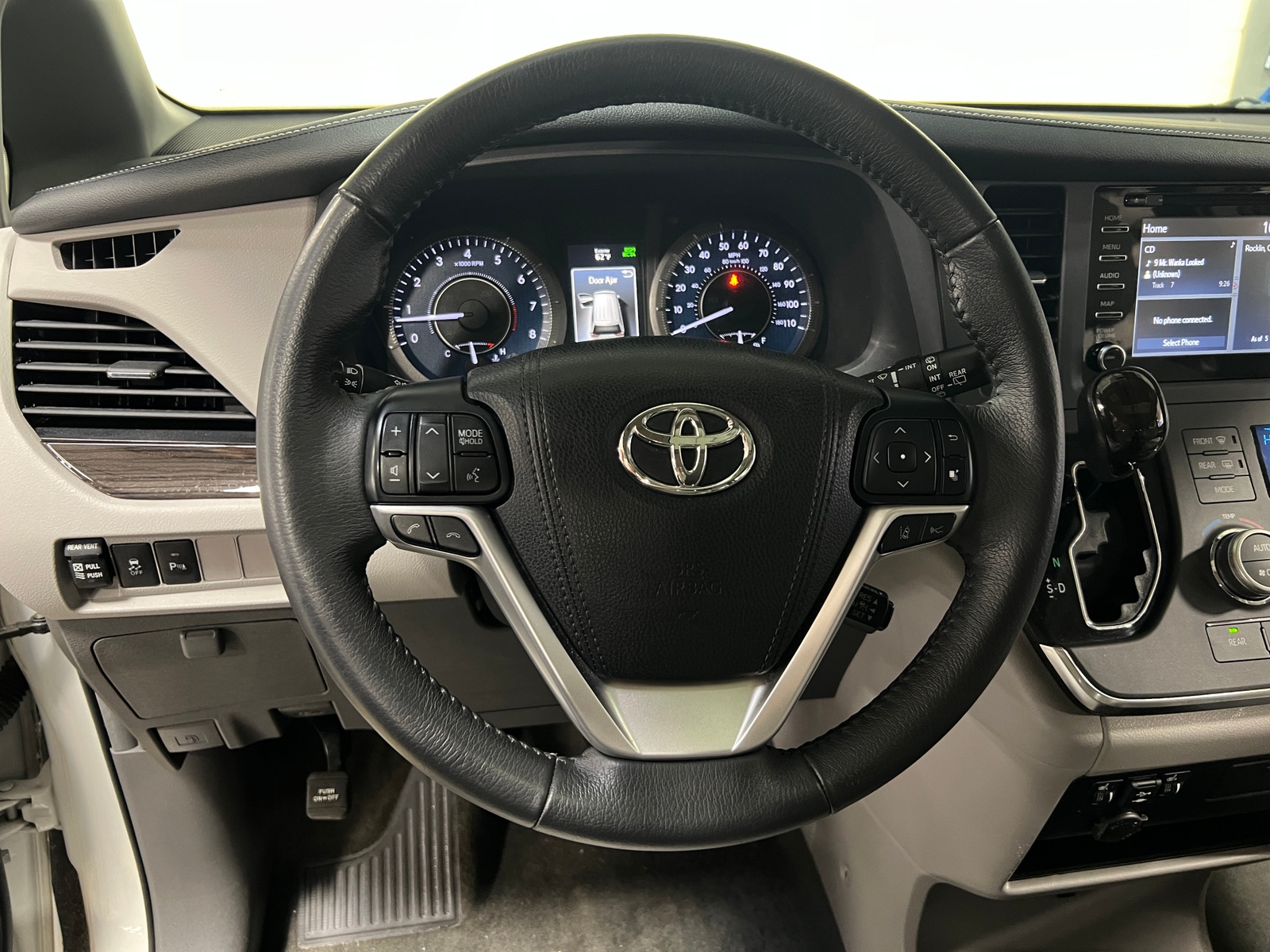 Thumbnail: 2018 Toyota Sienna - 4