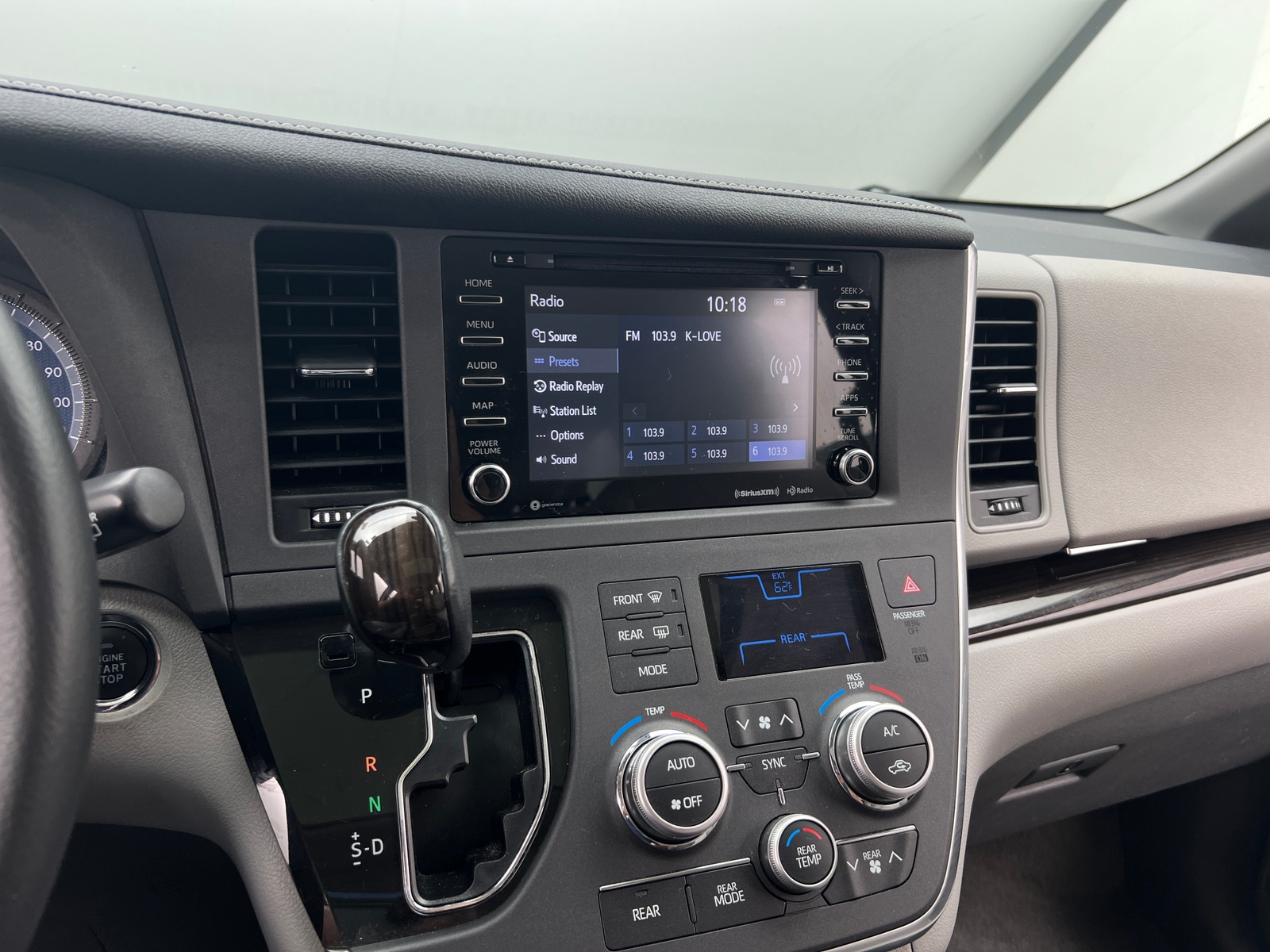 Thumbnail: 2018 Toyota Sienna - 3