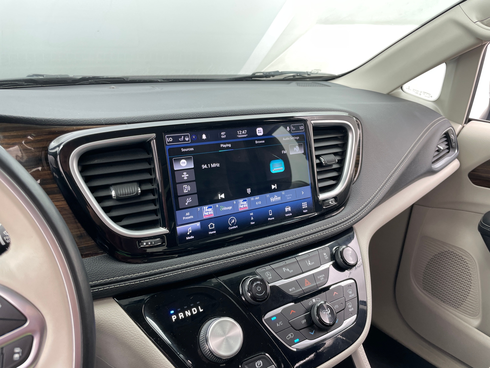 Thumbnail: 2021 Chrysler Pacifica - 3
