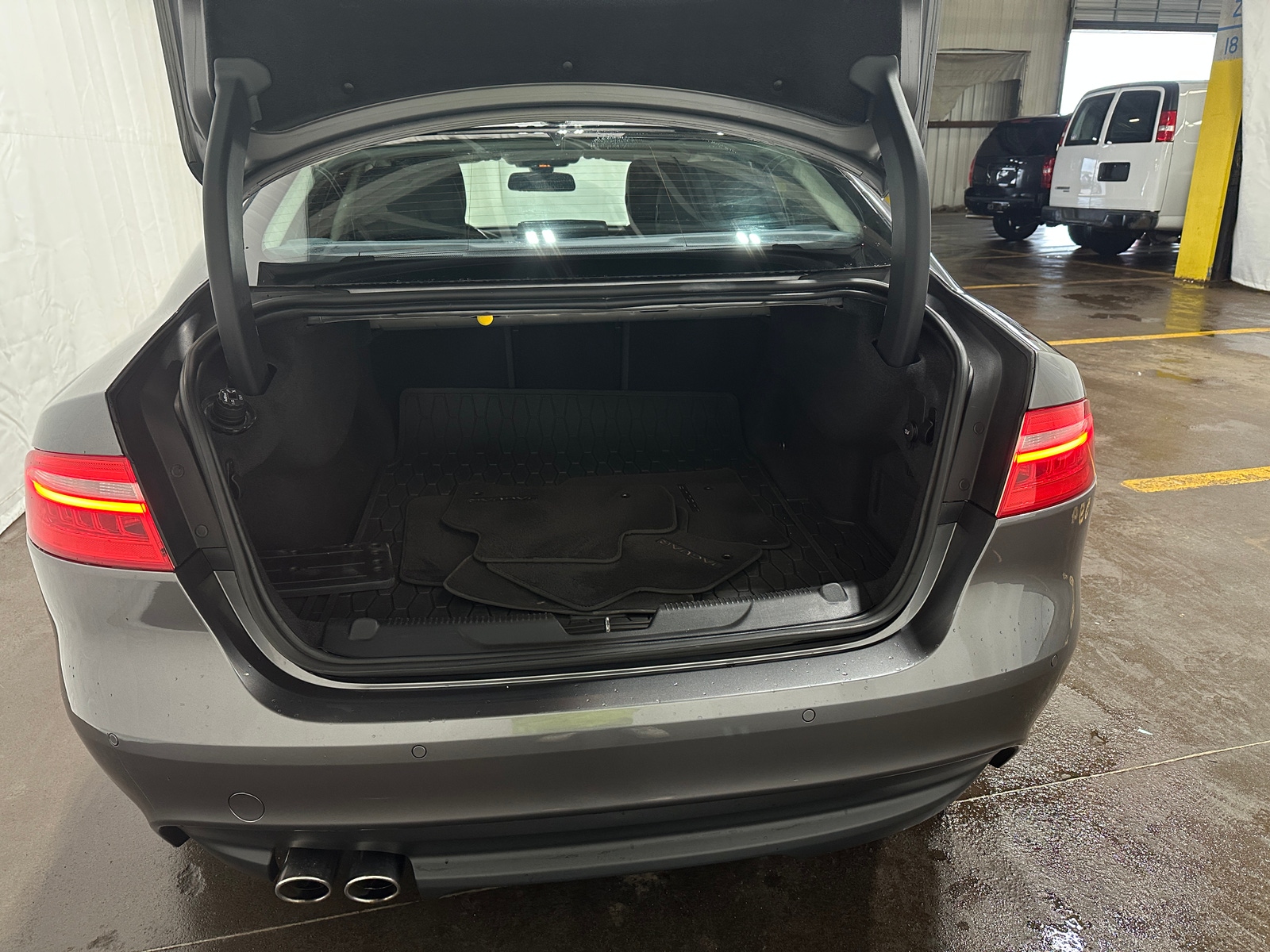 Thumbnail: 2018 Jaguar XE - 6