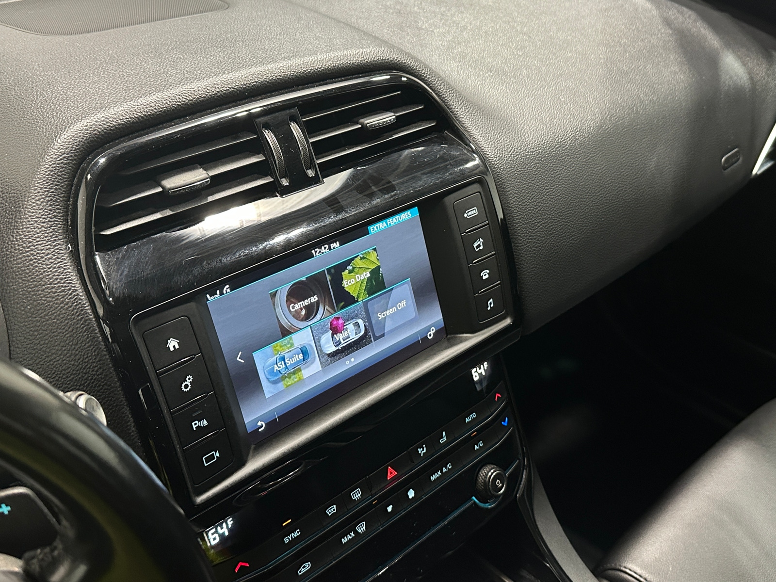 Thumbnail: 2018 Jaguar XE - 3