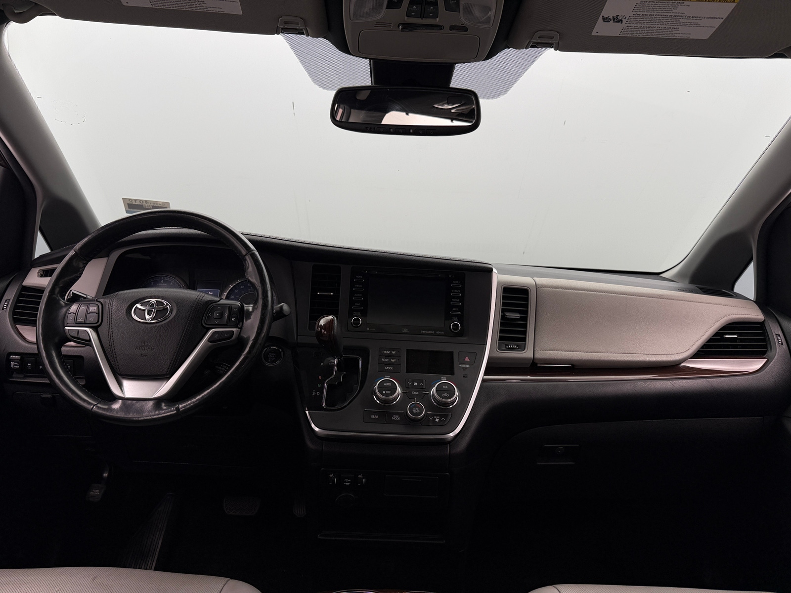 Thumbnail: 2018 Toyota Sienna - 2