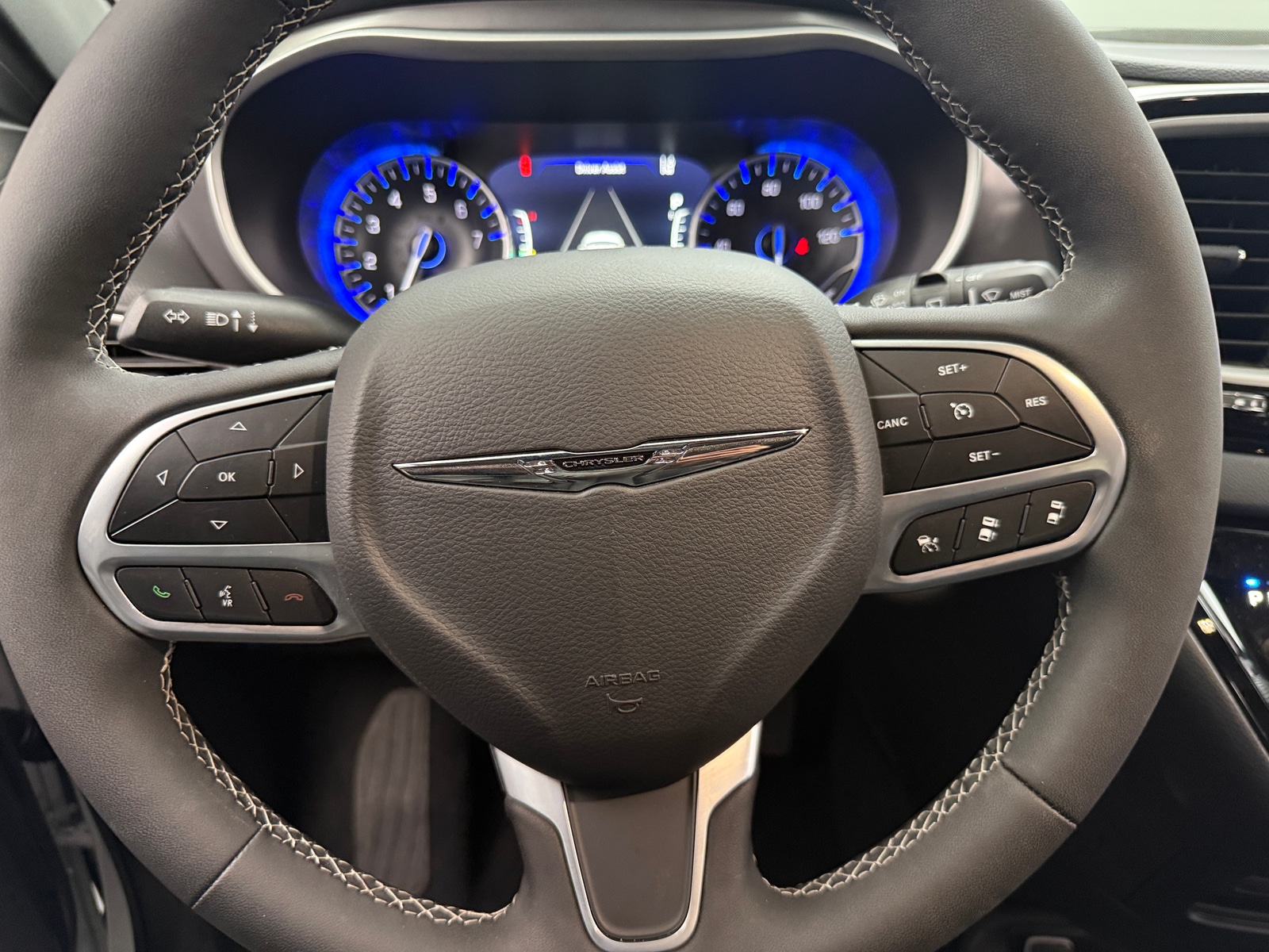 Thumbnail: 2025 Chrysler Pacifica - 4