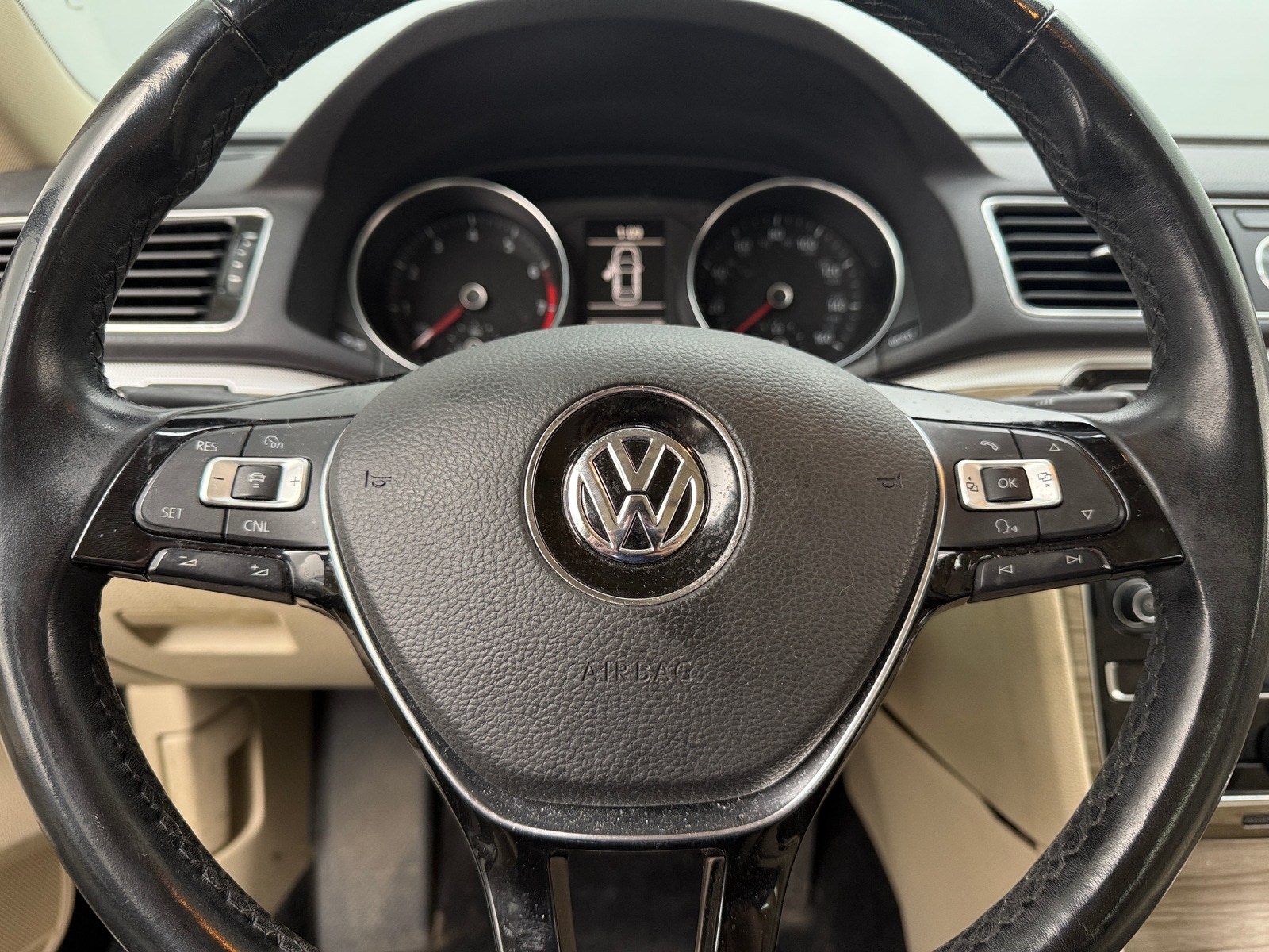Thumbnail: 2016 Volkswagen Passat - 4