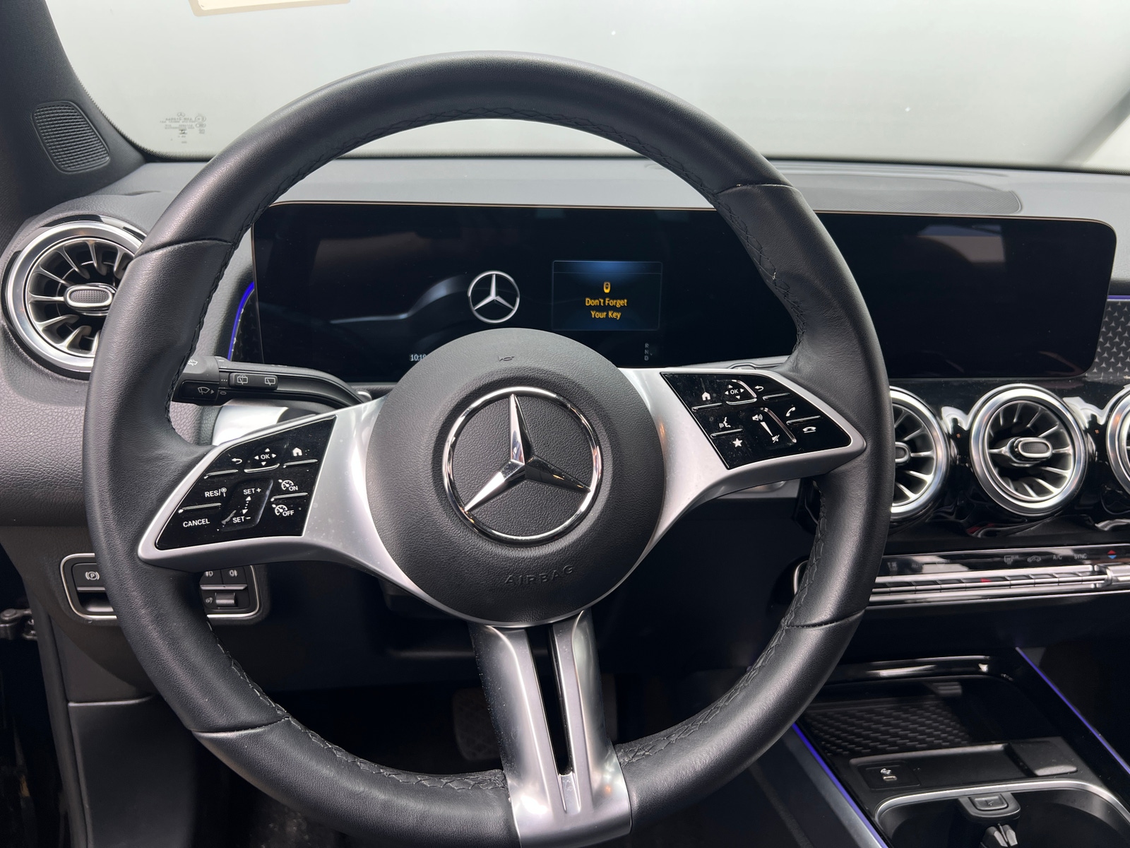 Thumbnail: 2025 Mercedes-Benz GLB - 4