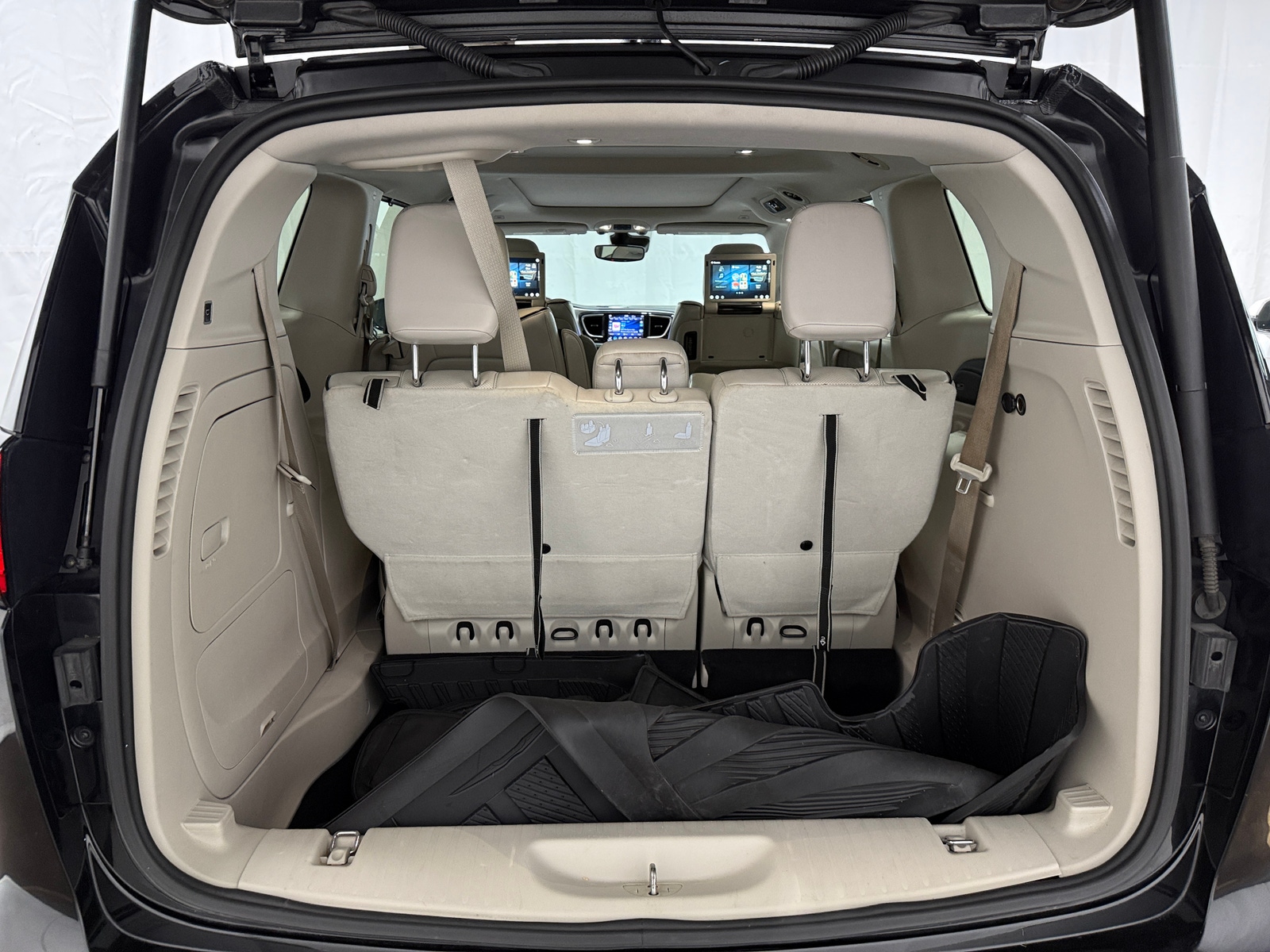 Thumbnail: 2019 Chrysler Pacifica - 6