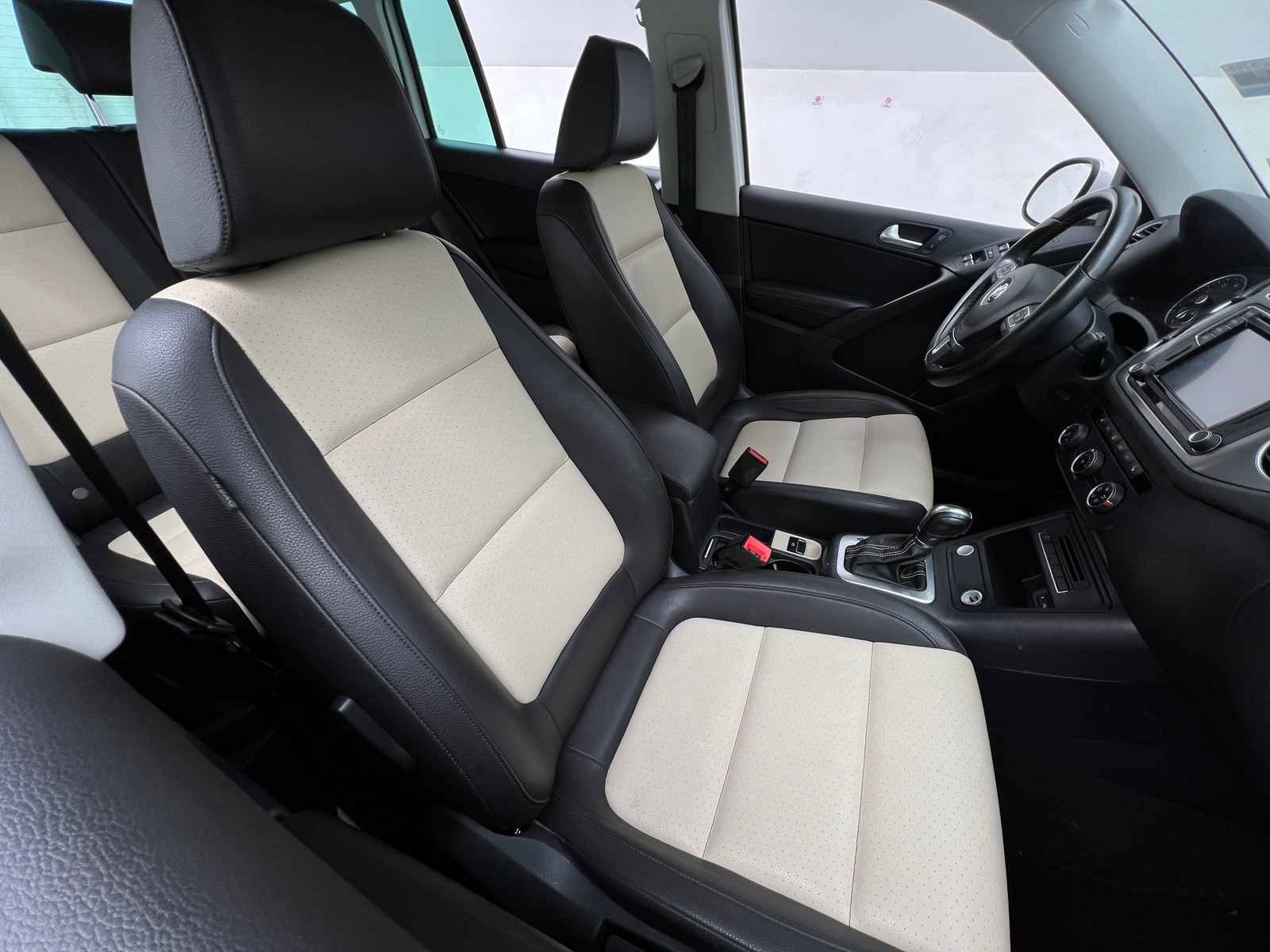 Thumbnail: 2016 Volkswagen Tiguan - 2