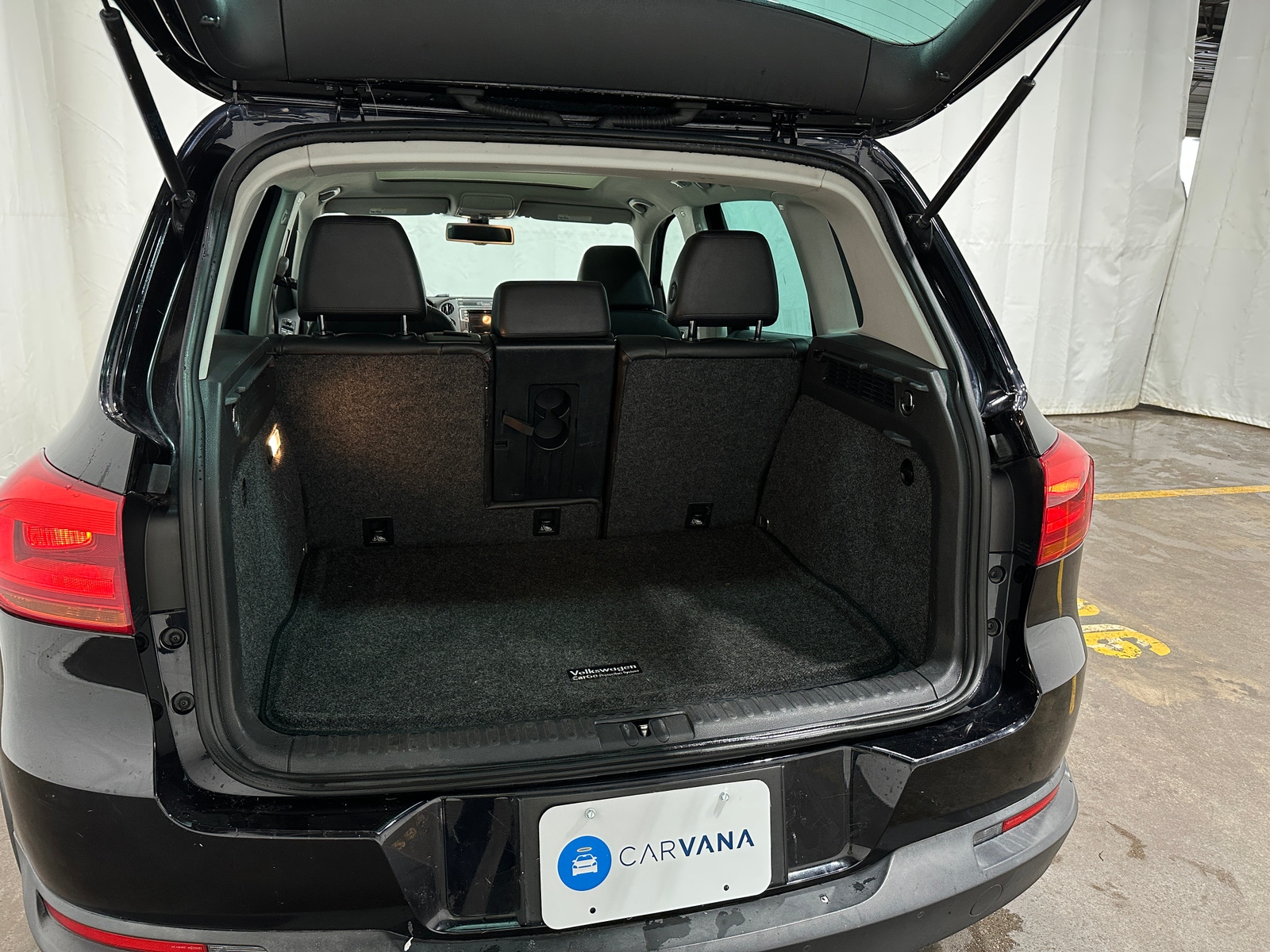 Thumbnail: 2016 Volkswagen Tiguan - 7