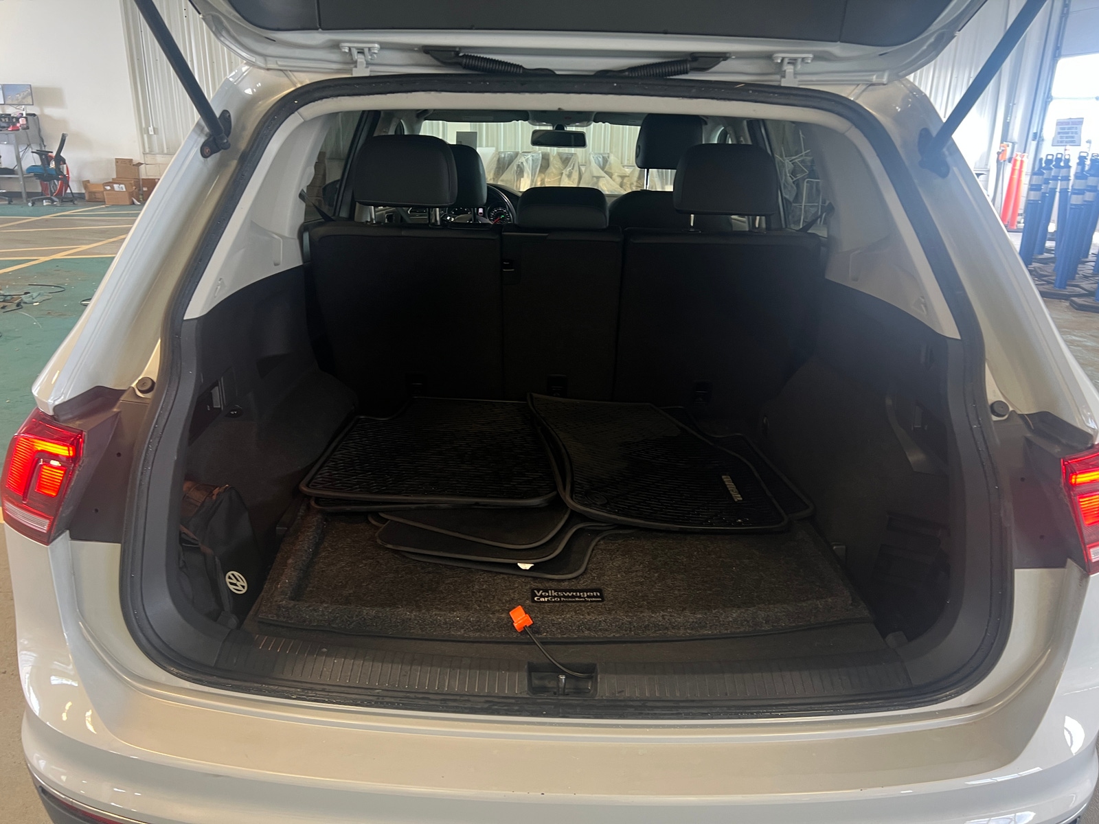 Thumbnail: 2018 Volkswagen Tiguan - 6
