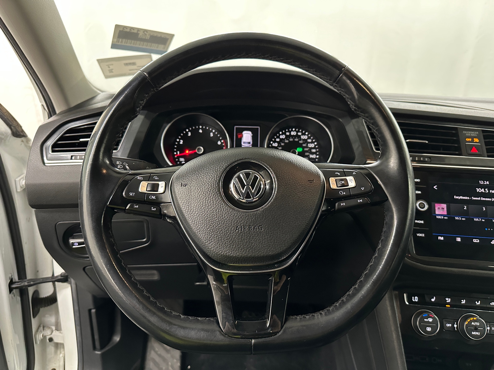 Thumbnail: 2018 Volkswagen Tiguan - 4